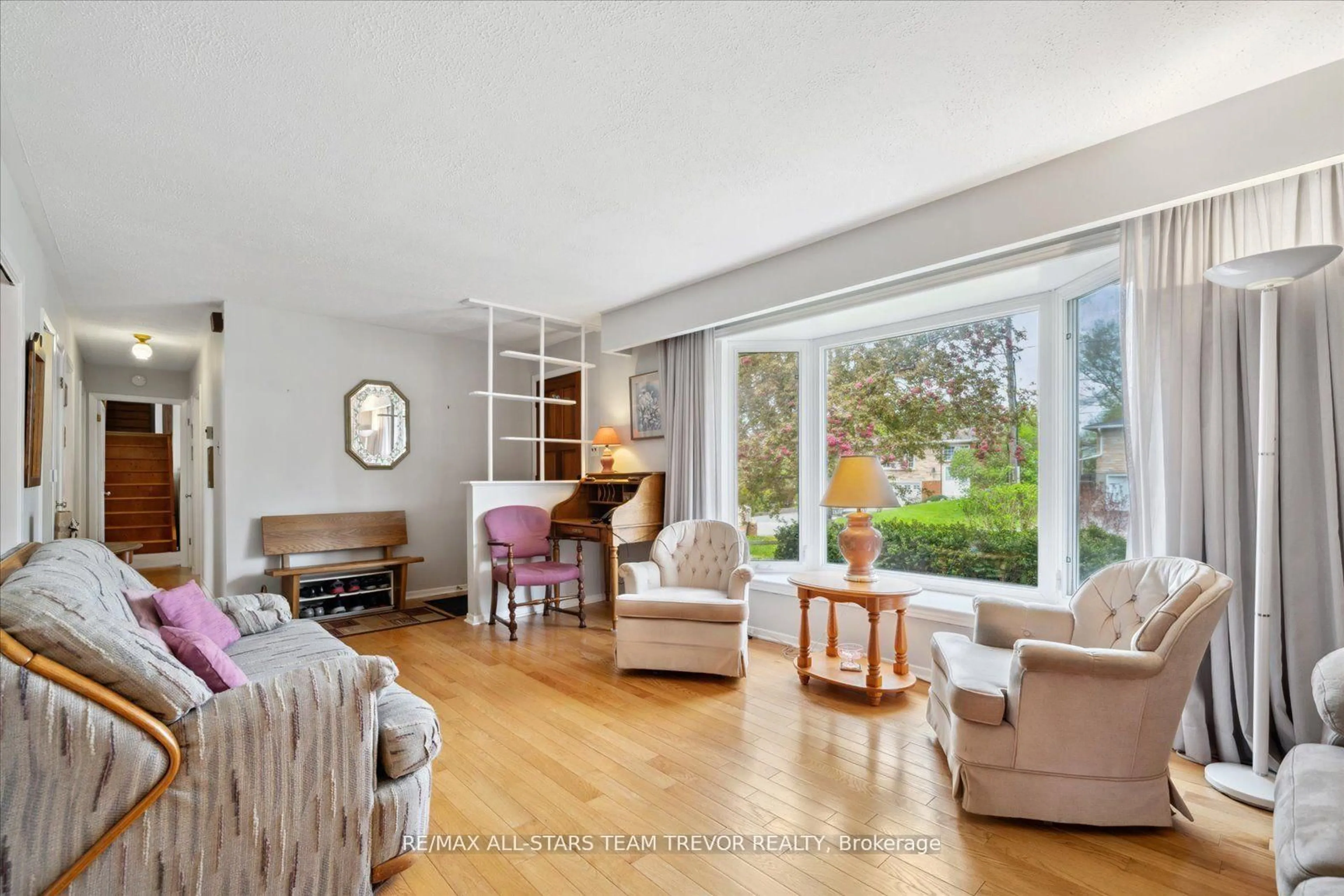Living room with furniture, wood/laminate floor for 177 Frederick St, Georgina Ontario L4P 2J2