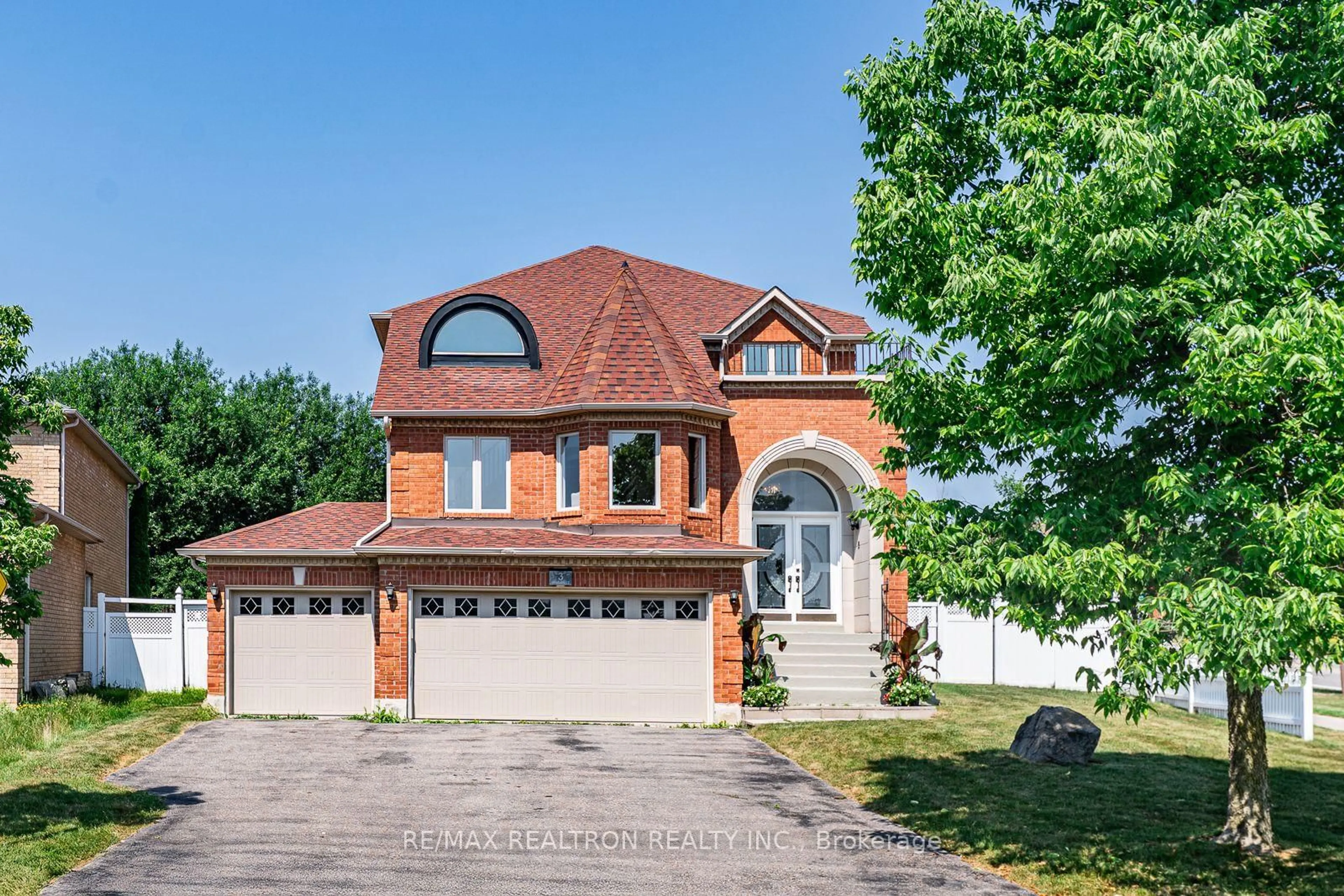 Home with brick exterior material, street for 3 Whalen Crt Crct, Richmond Hill Ontario L4C 9T5