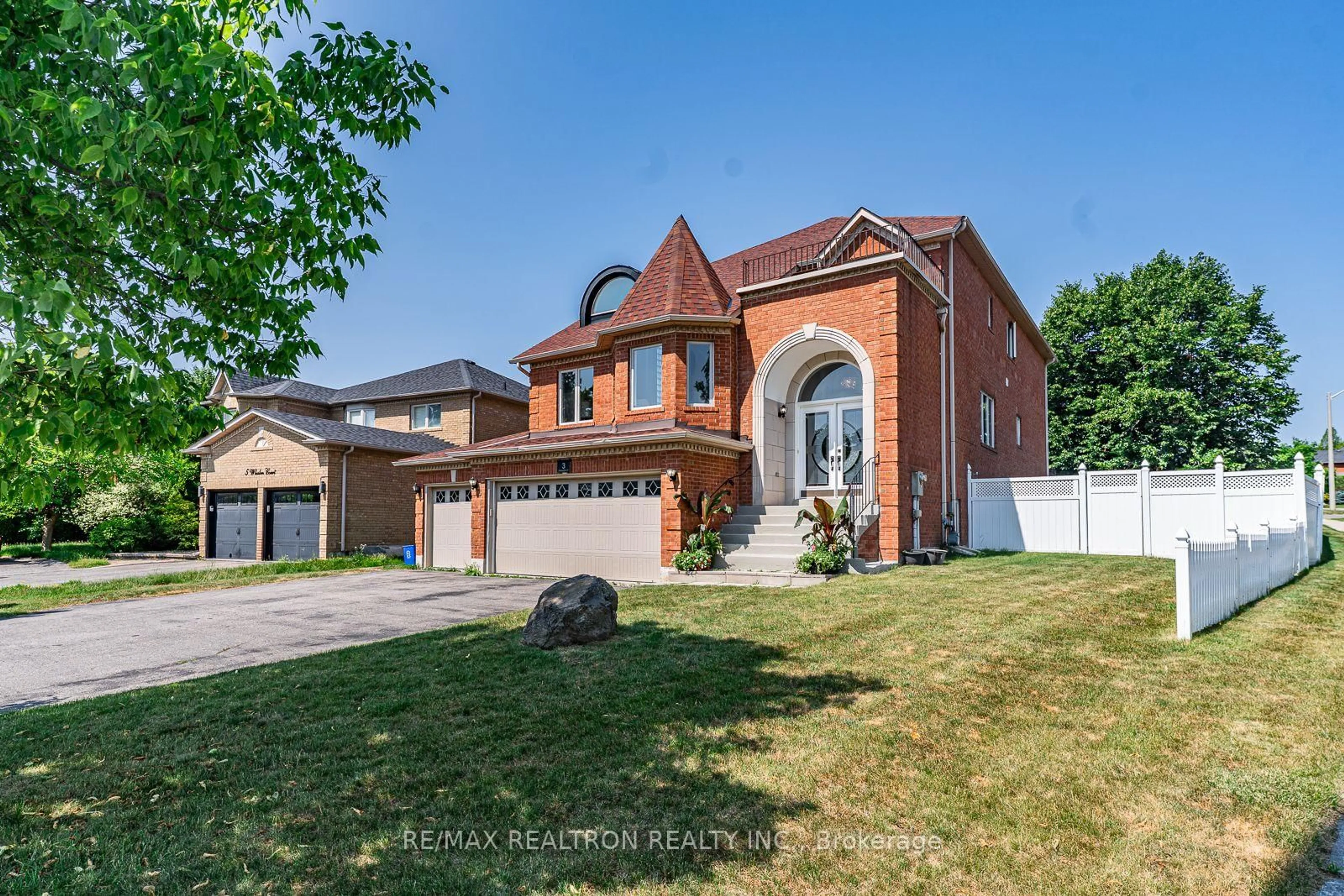 Home with brick exterior material, street for 3 Whalen Crt Crct, Richmond Hill Ontario L4C 9T5