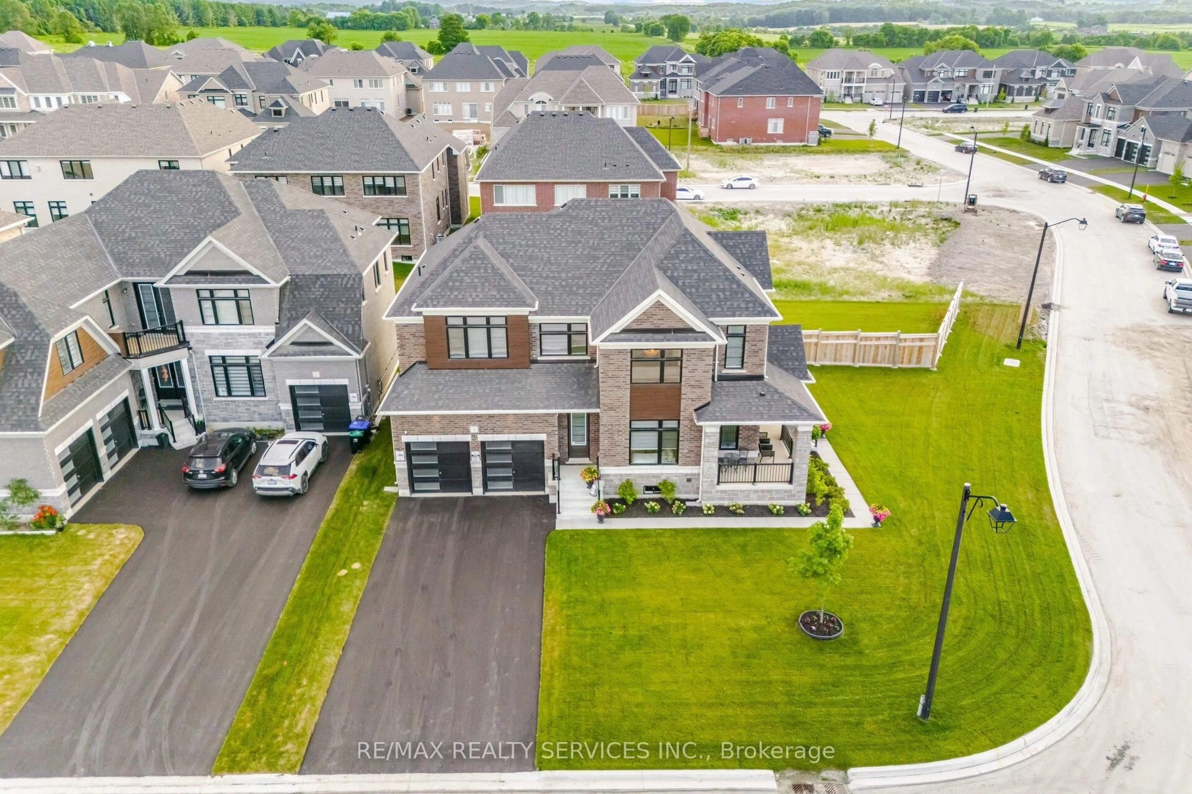 A pic from outside/outdoor area/front of a property/back of a property/a pic from drone, street for 1 Twinleaf Cres, Adjala-Tosorontio Ontario L0G 1W0