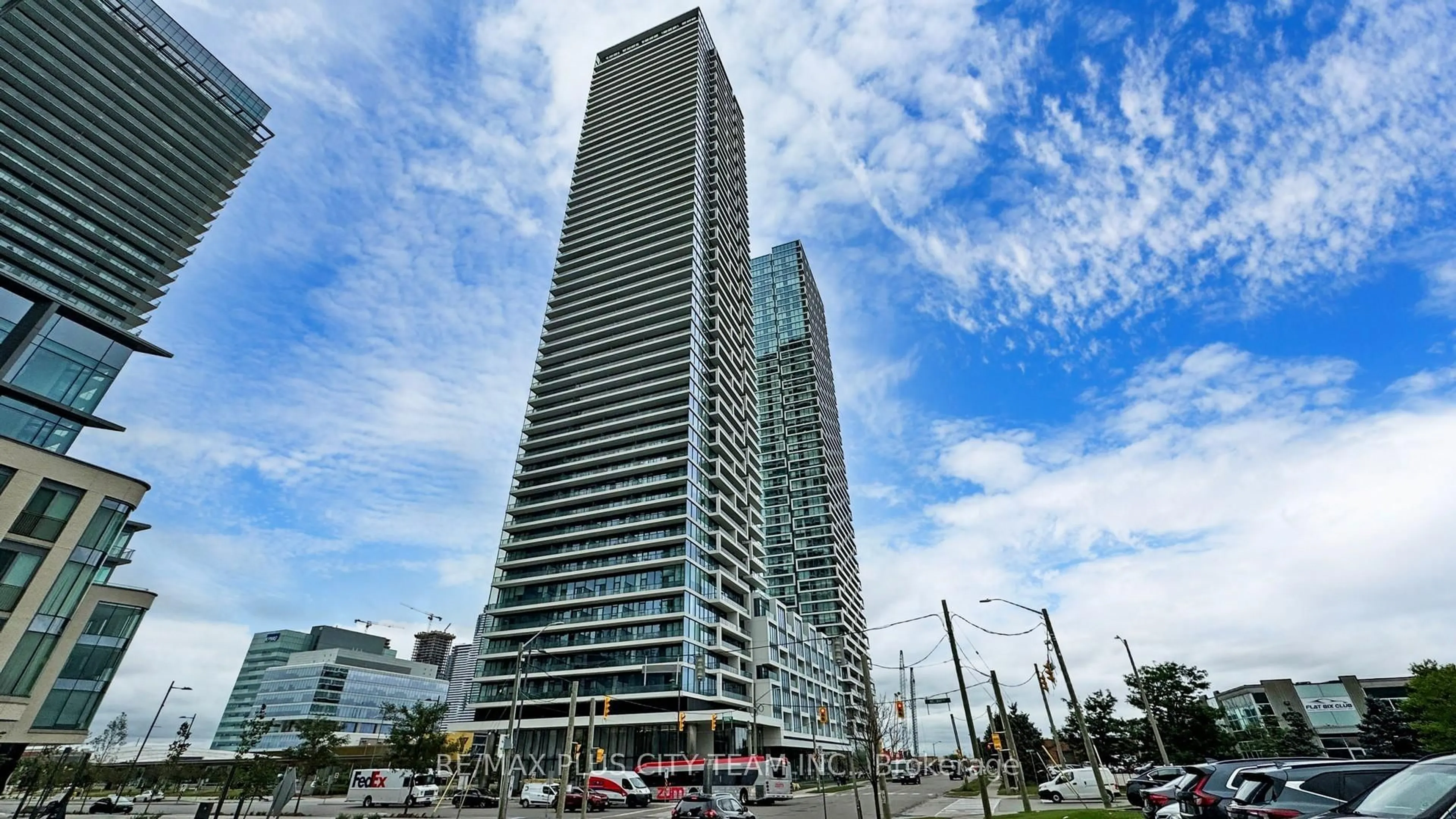 Indoor foyer for 950 Portage Pkwy #4215, Vaughan Ontario L4K 0J7