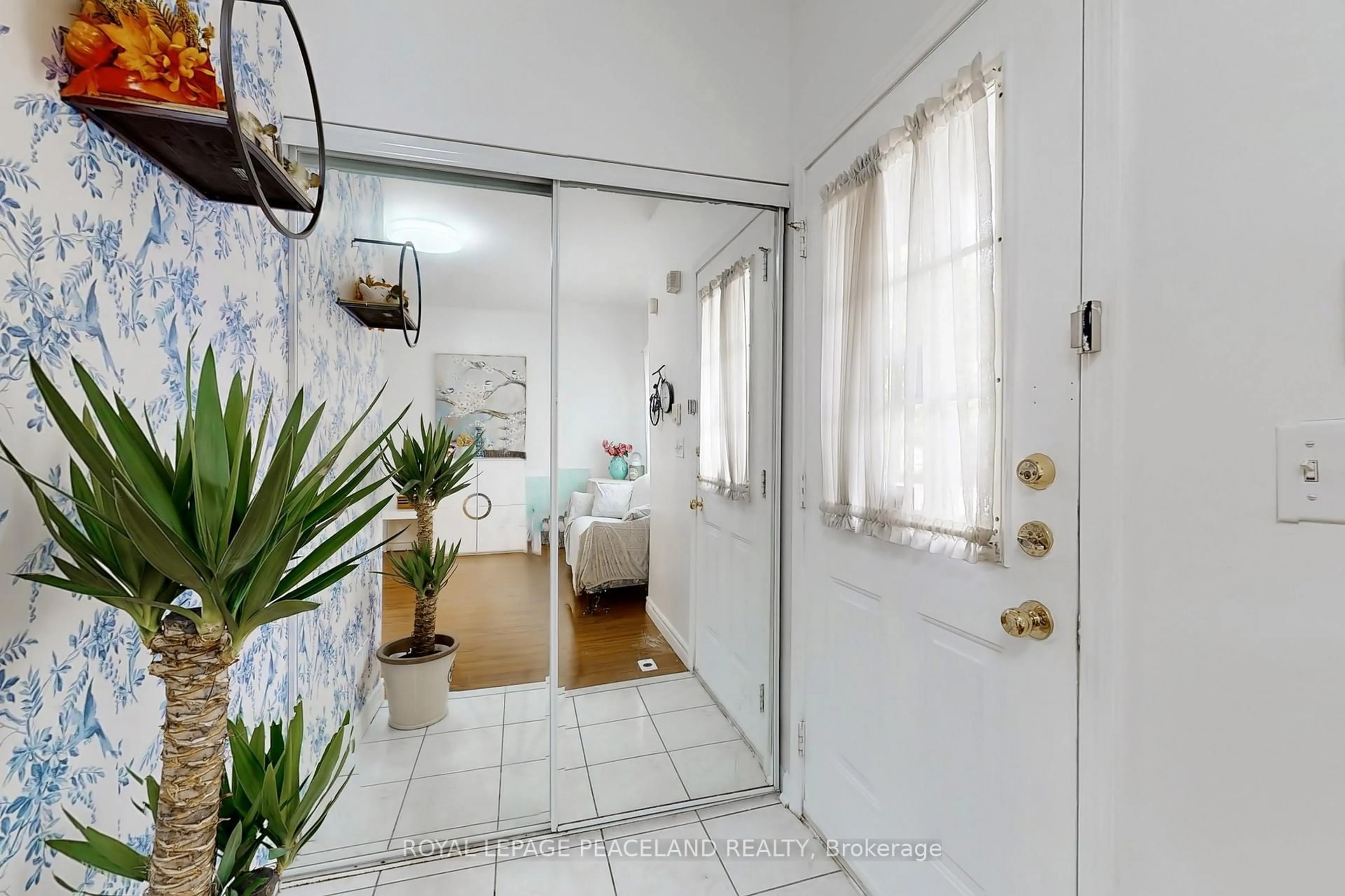 Indoor entryway for 15 St Moritz Way #3, Markham Ontario L3R 4G2