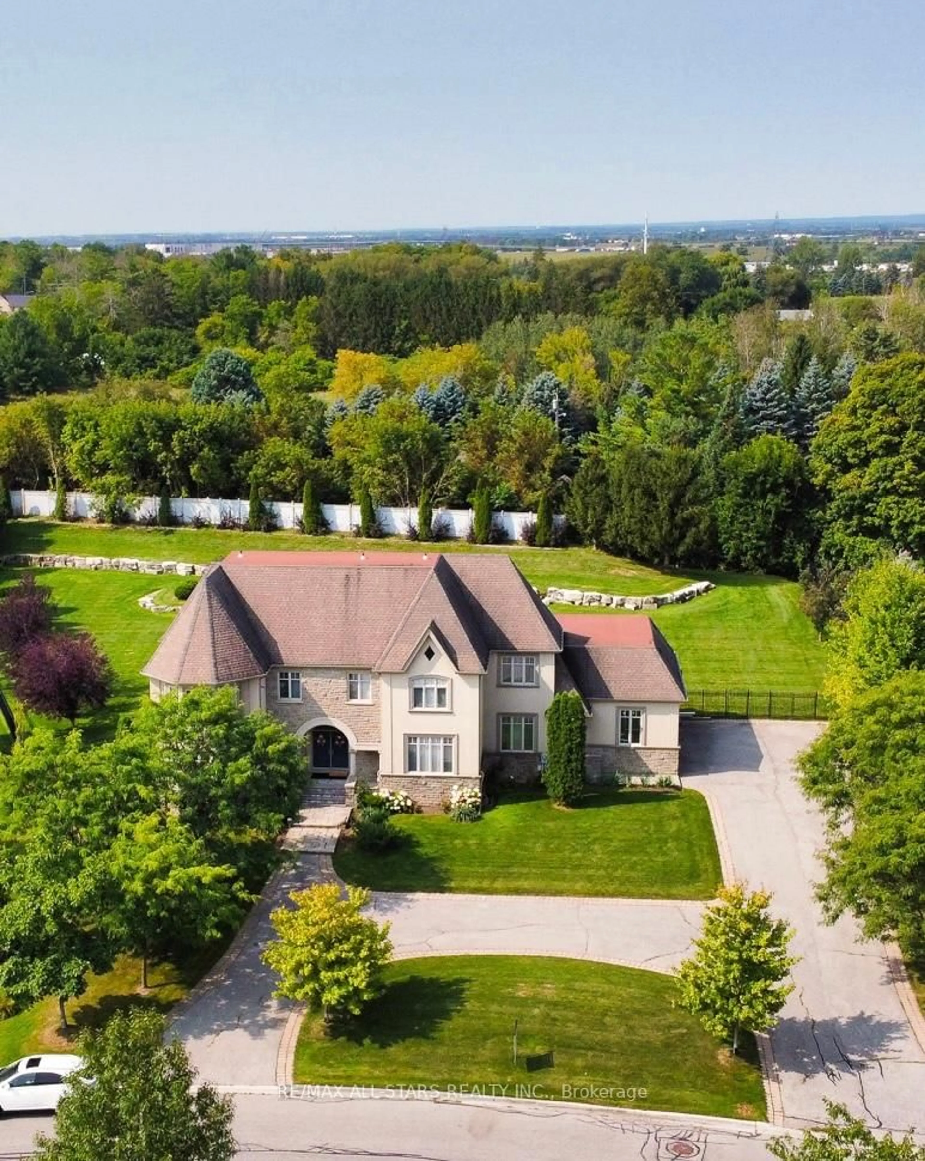 A pic from outside/outdoor area/front of a property/back of a property/a pic from drone, unknown for 70 Richard Lovat Crt, Vaughan Ontario L0J 1C0