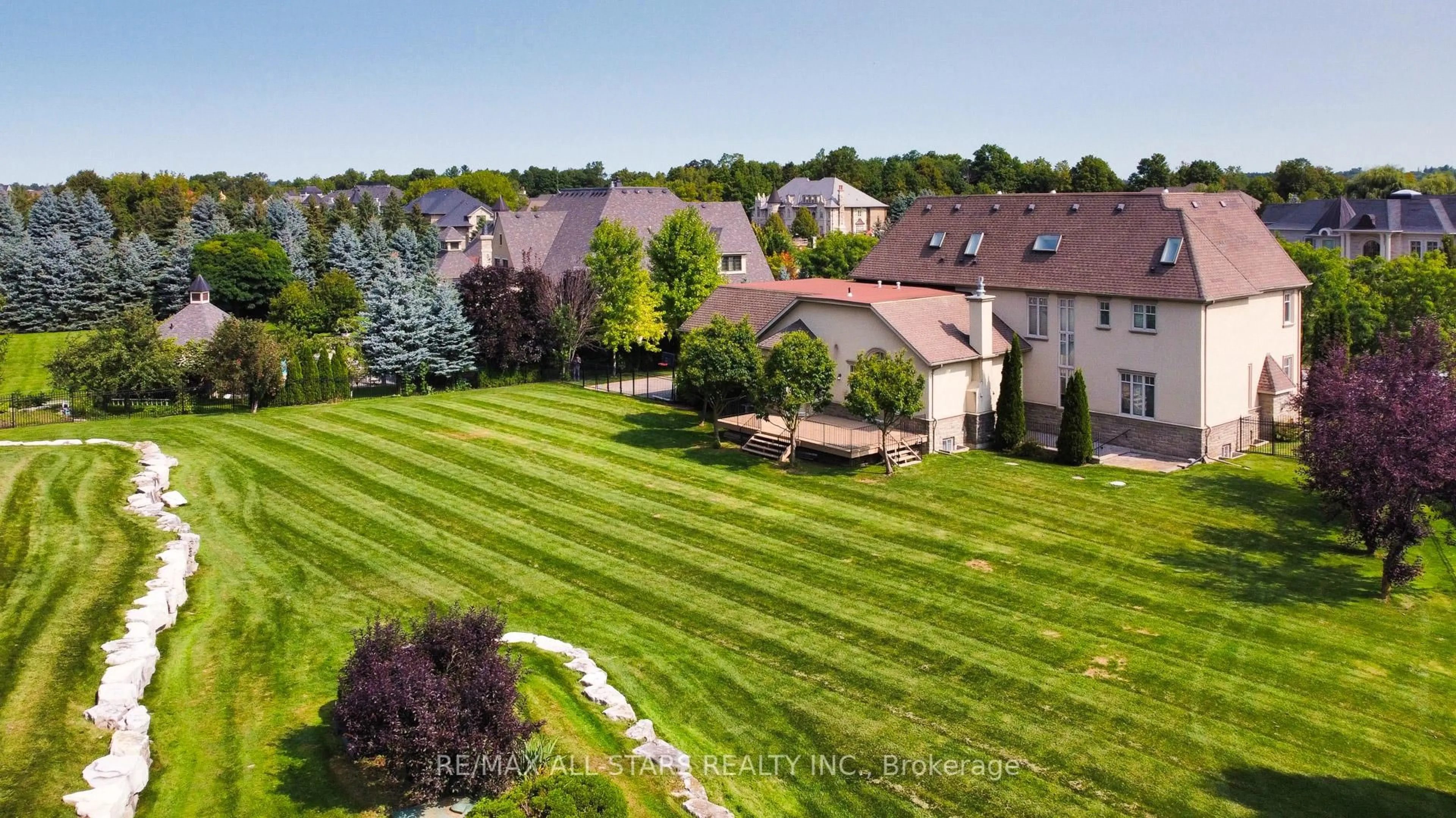 A pic from outside/outdoor area/front of a property/back of a property/a pic from drone, mountain view for 70 Richard Lovat Crt, Vaughan Ontario L0J 1C0