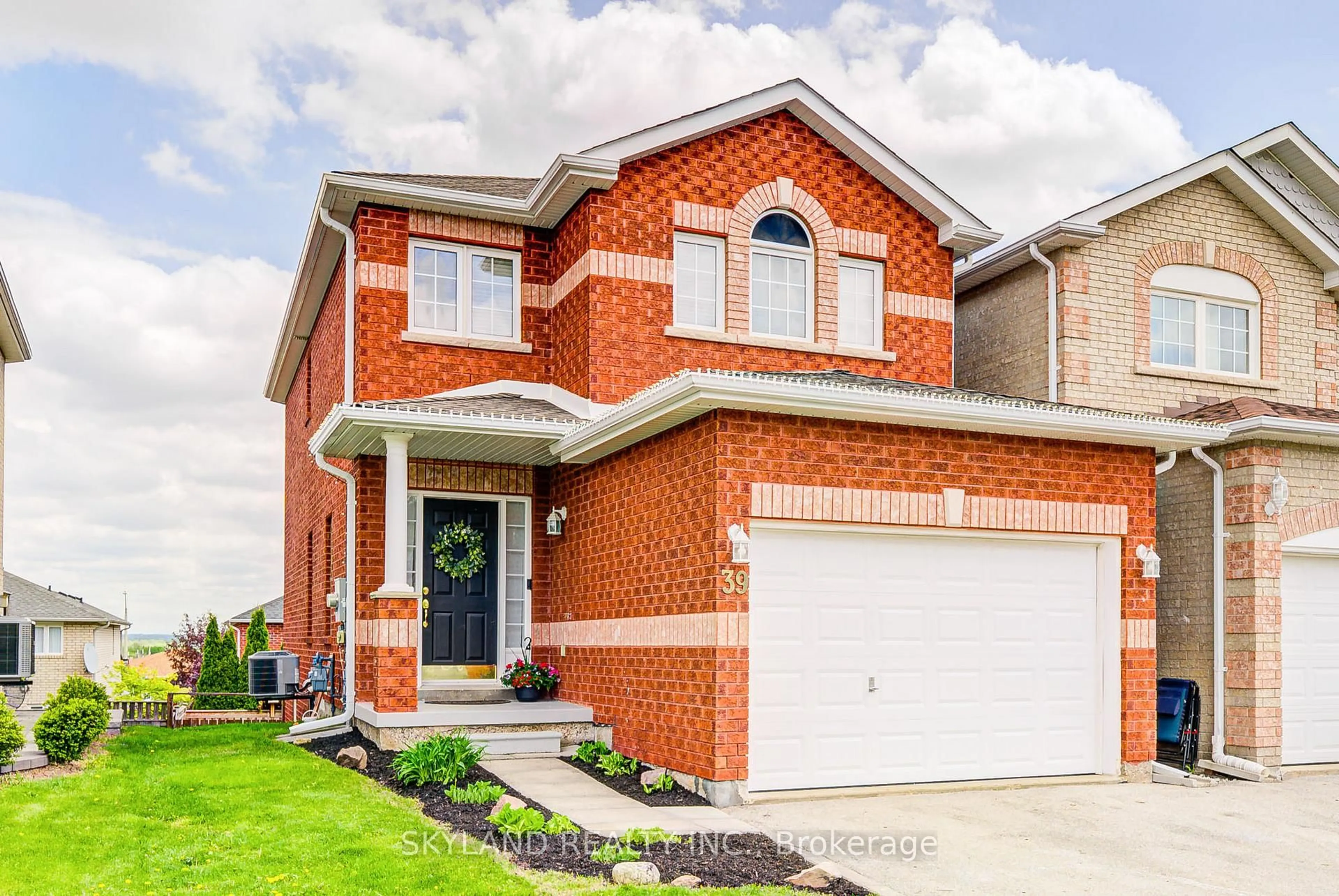 Home with brick exterior material, street for 39 Smith St, Bradford West Gwillimbury Ontario L3Z 3E1