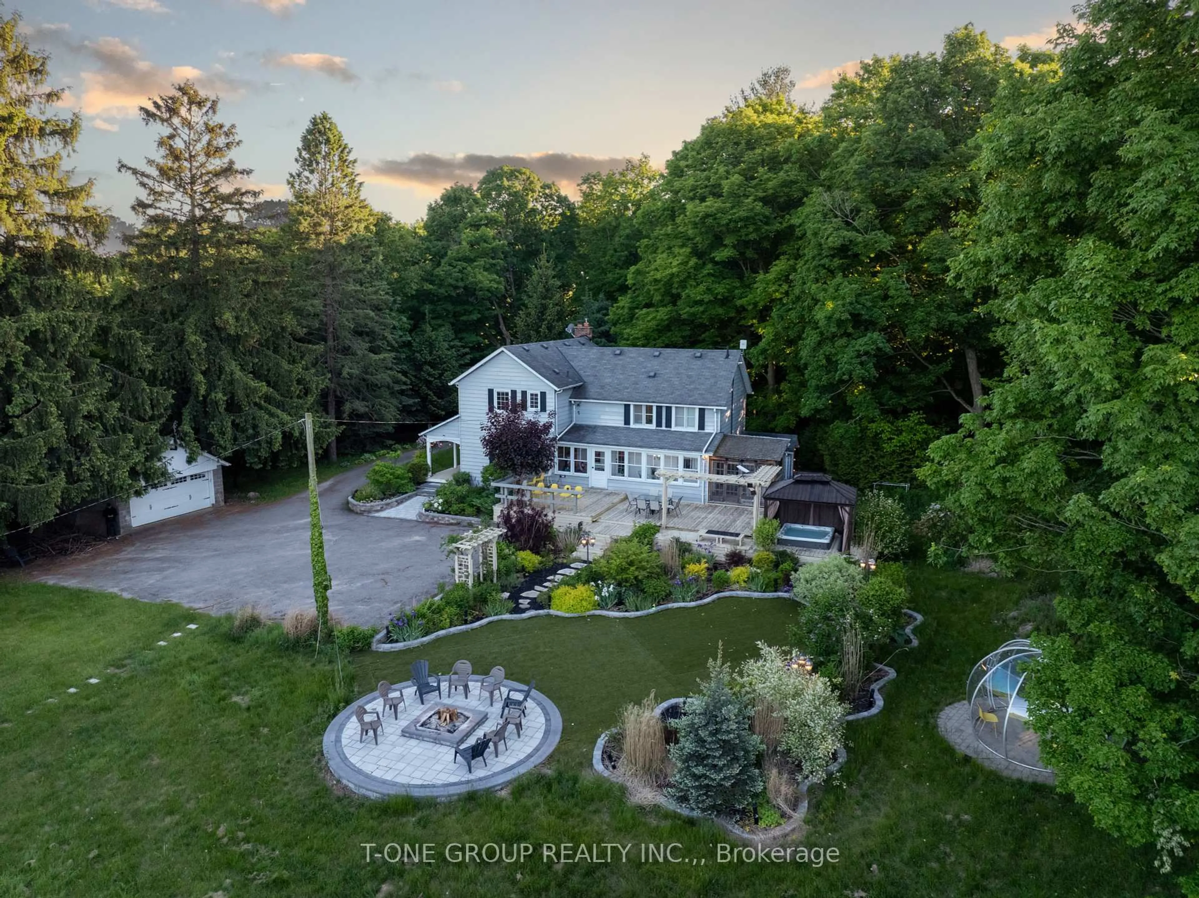 A pic from outside/outdoor area/front of a property/back of a property/a pic from drone, unknown for 3849 Concession 4 Rd, Uxbridge Ontario L0C 1A0
