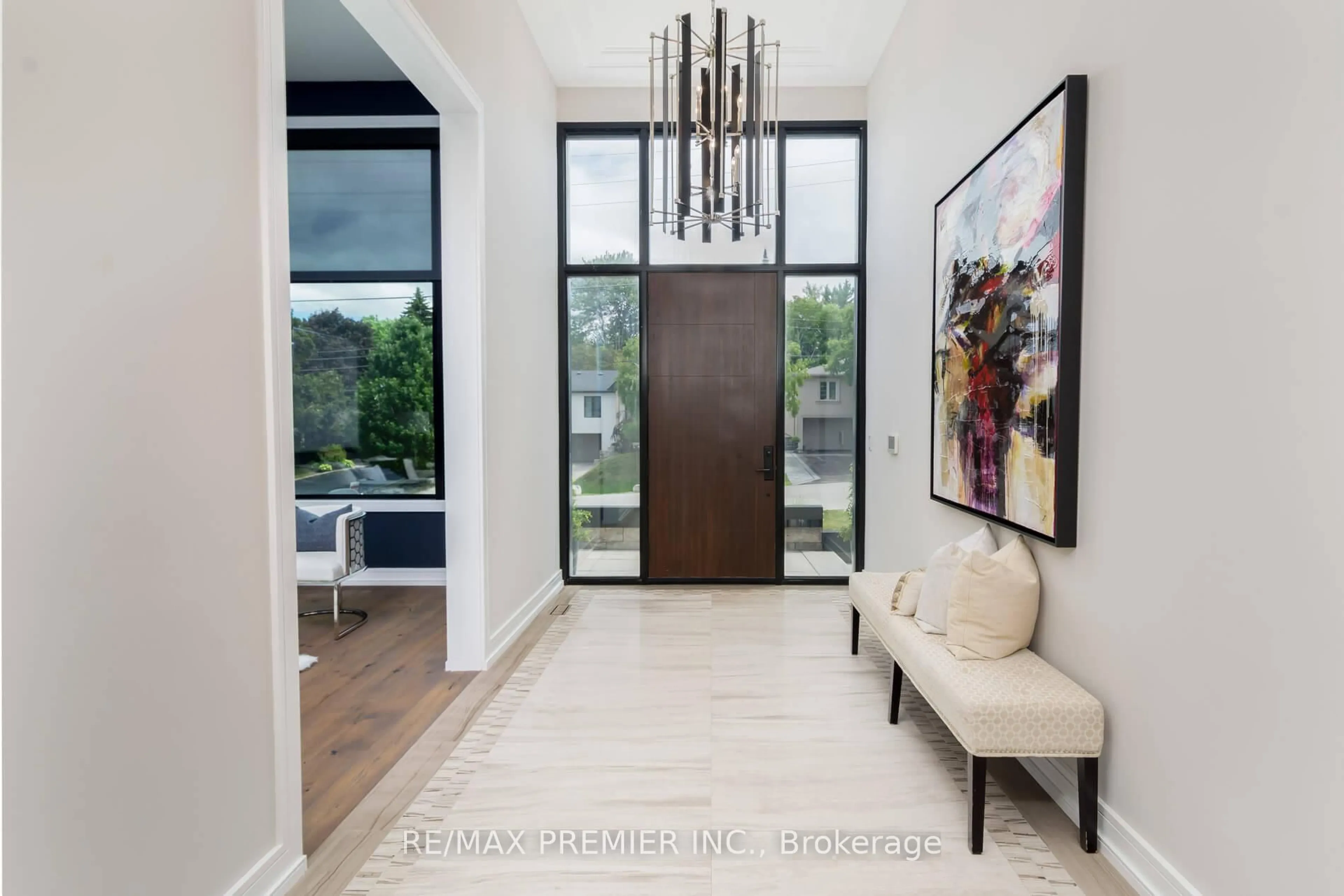 Indoor entryway for 32 Sevilla Blvd, Vaughan Ontario L0J 1C0