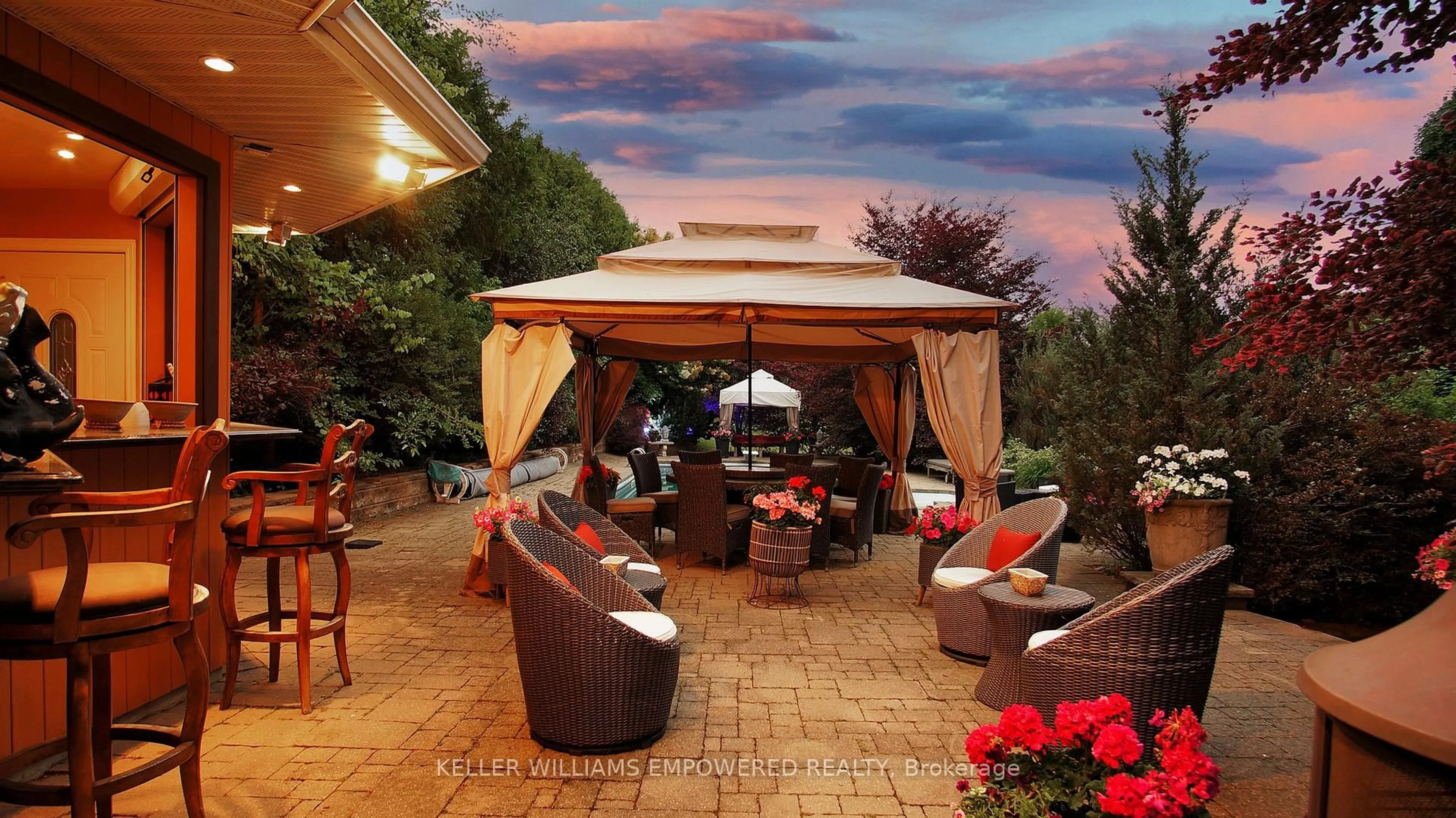 Patio, street for 788 Woodland Acres Cres, Vaughan Ontario L6A 1G2