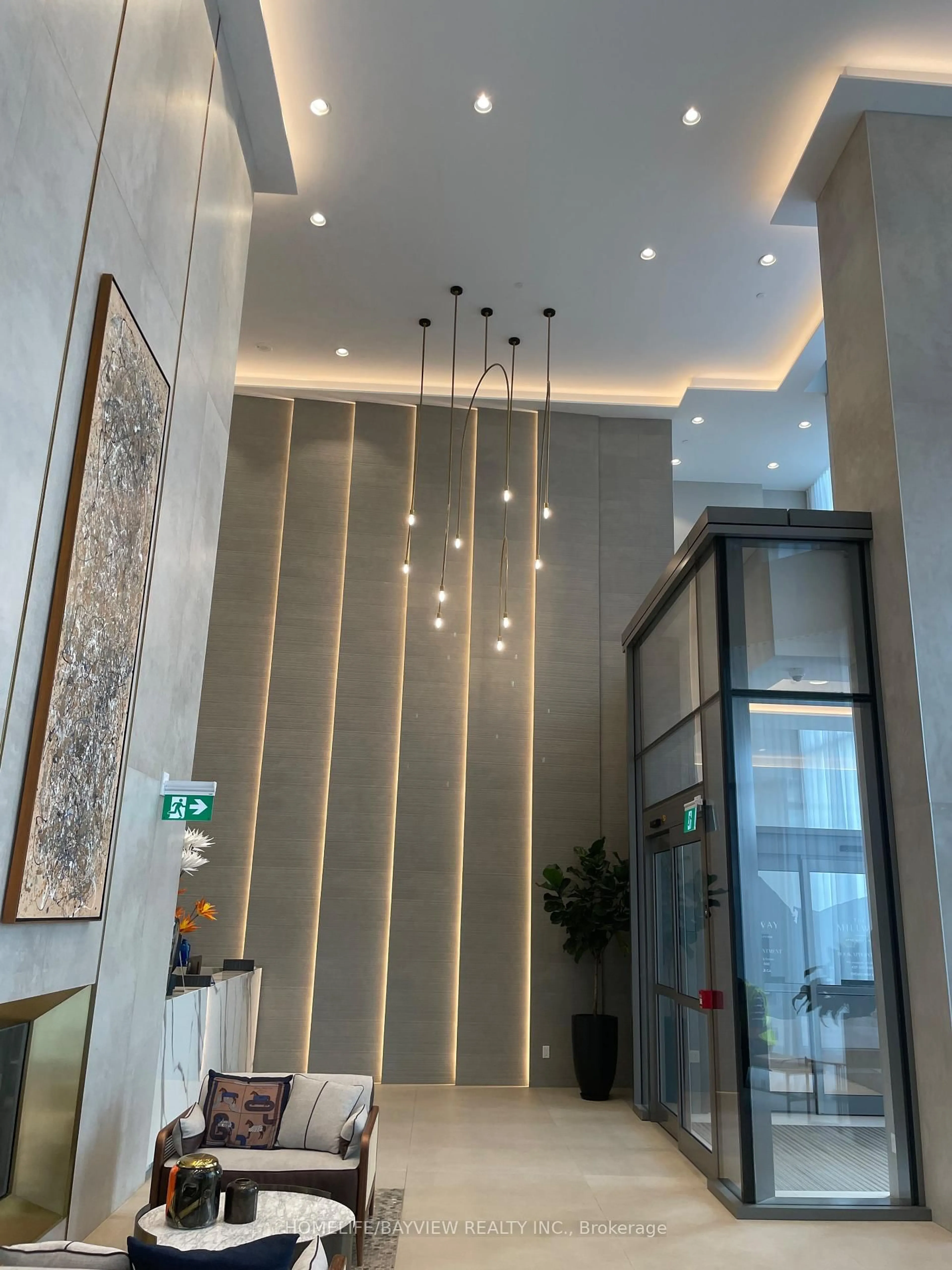 Indoor foyer for 1000 Portage Pkwy #3712, Vaughan Ontario L4K 0L1