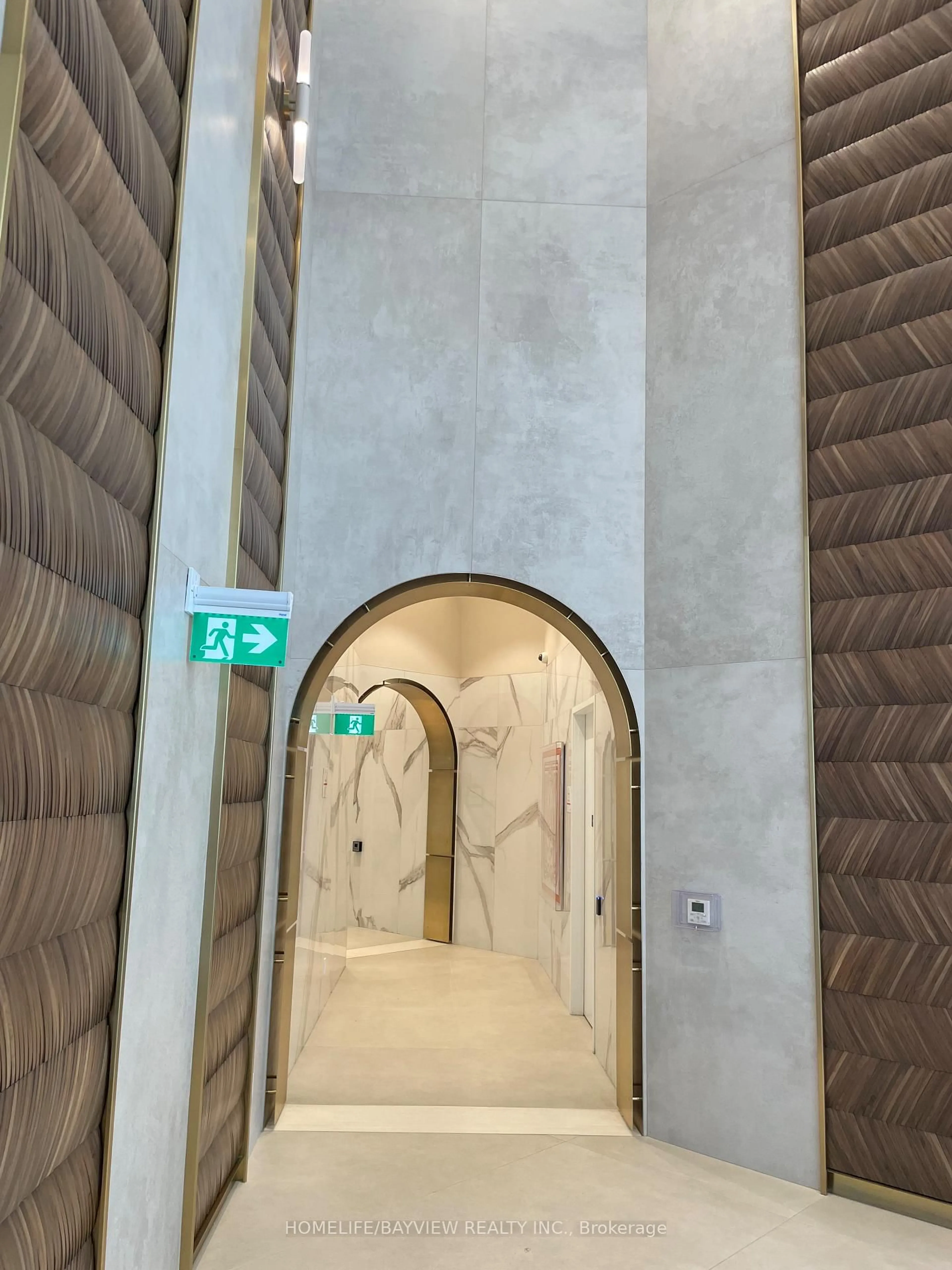Indoor foyer for 1000 Portage Pkwy #3712, Vaughan Ontario L4K 0L1