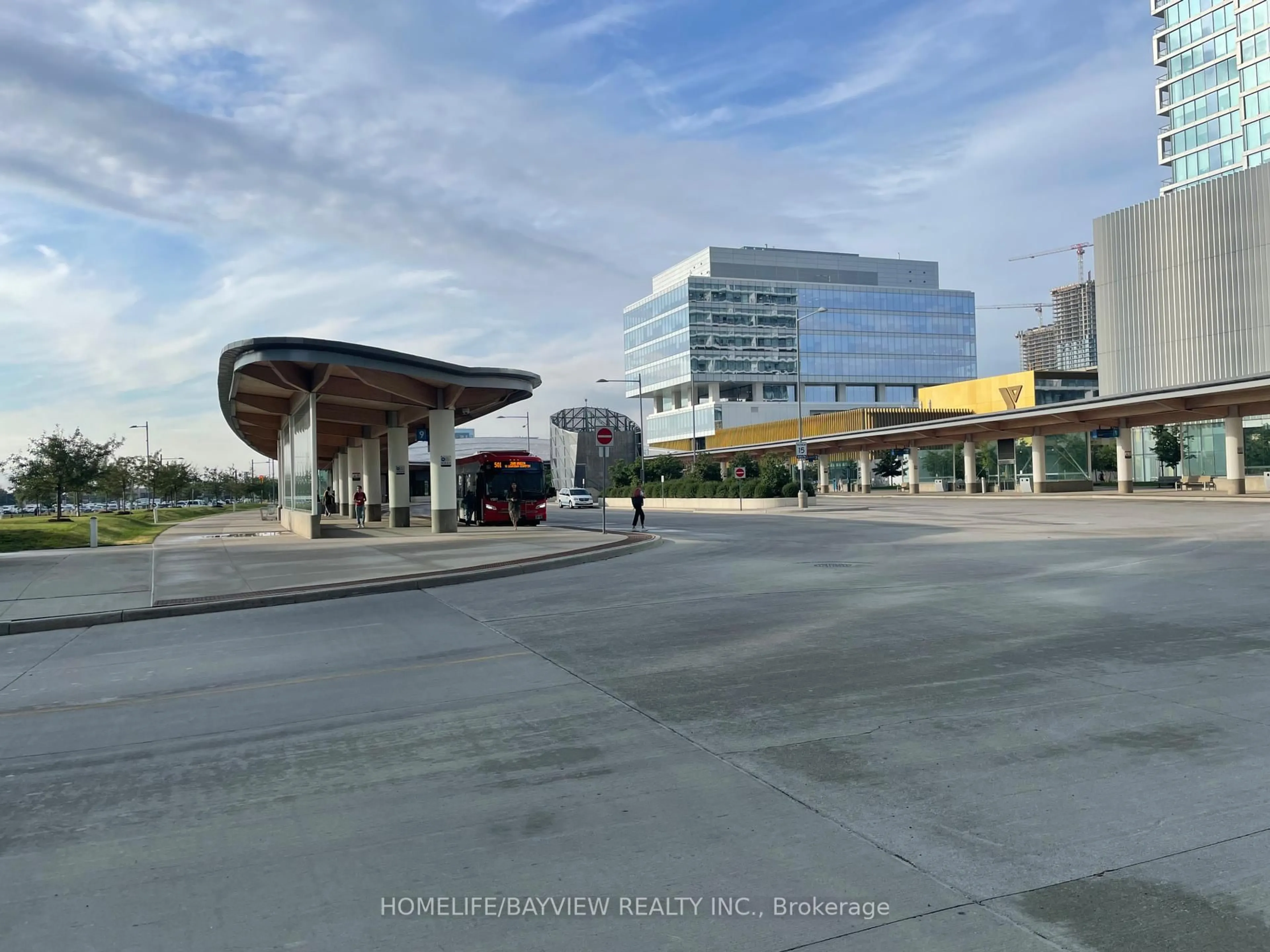 Blurry image for 1000 Portage Pkwy #3712, Vaughan Ontario L4K 0L1