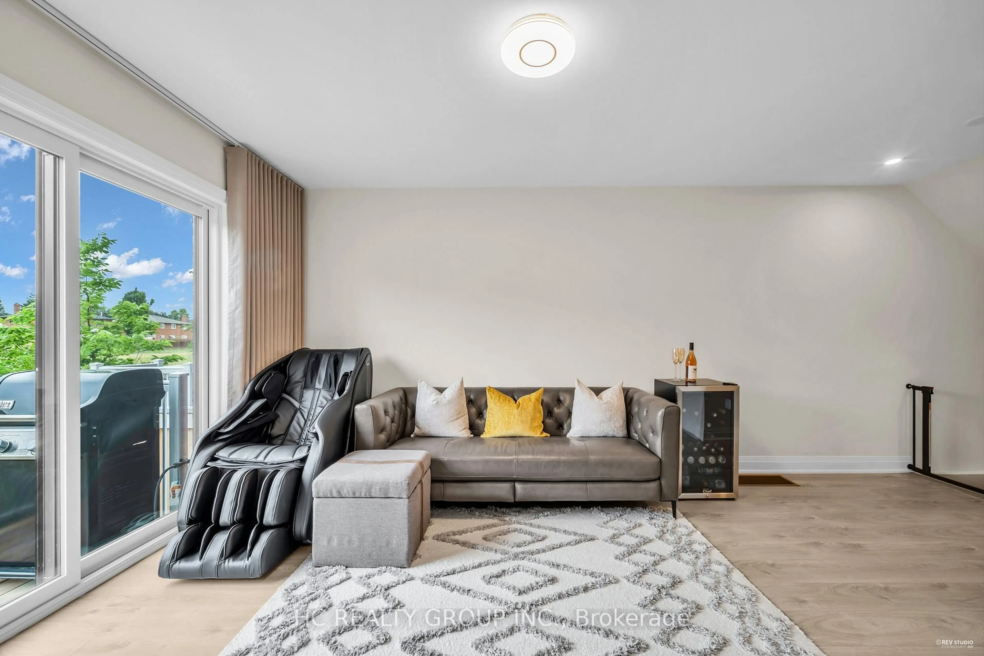 Living room with furniture, unknown for 41 Mcconaghy Crt, Vaughan Ontario L6A 5C1
