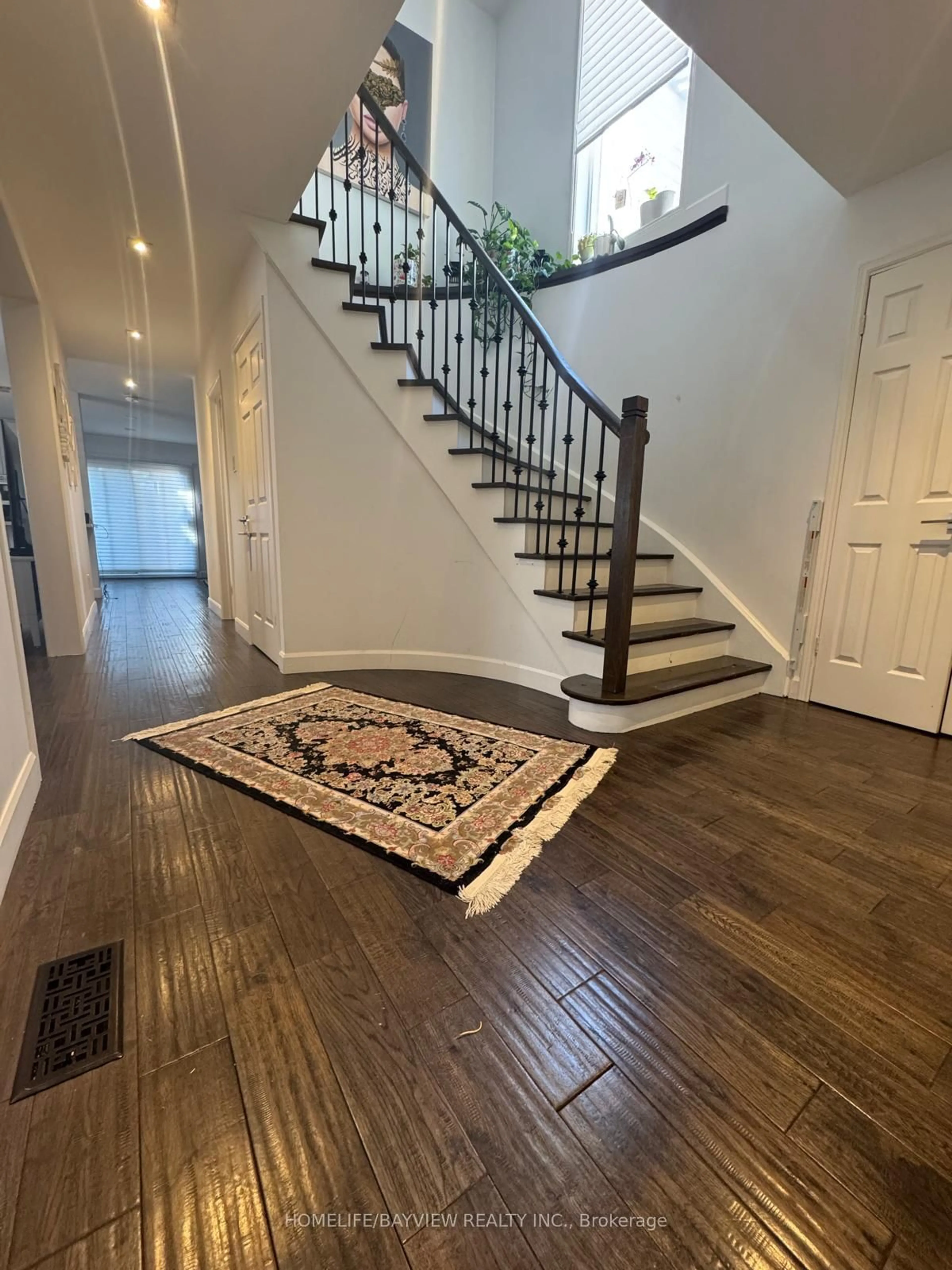 Indoor entryway for 23 Holm Cres, Markham Ontario L3T 5M4