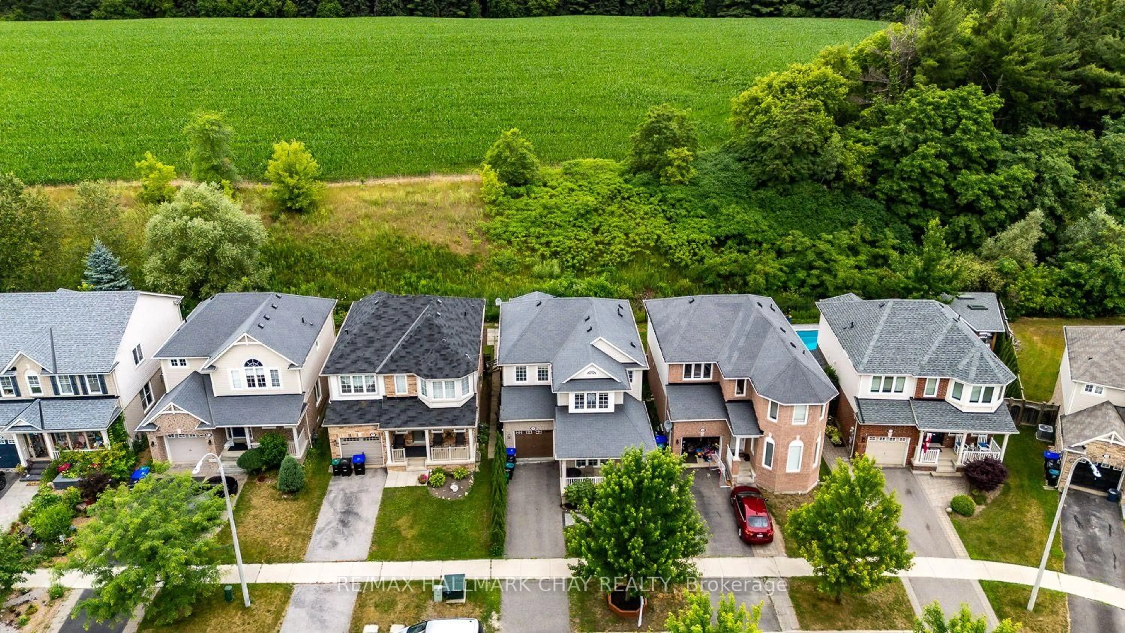 A pic from outside/outdoor area/front of a property/back of a property/a pic from drone, street for 38 Steele St, New Tecumseth Ontario L9R 0E6