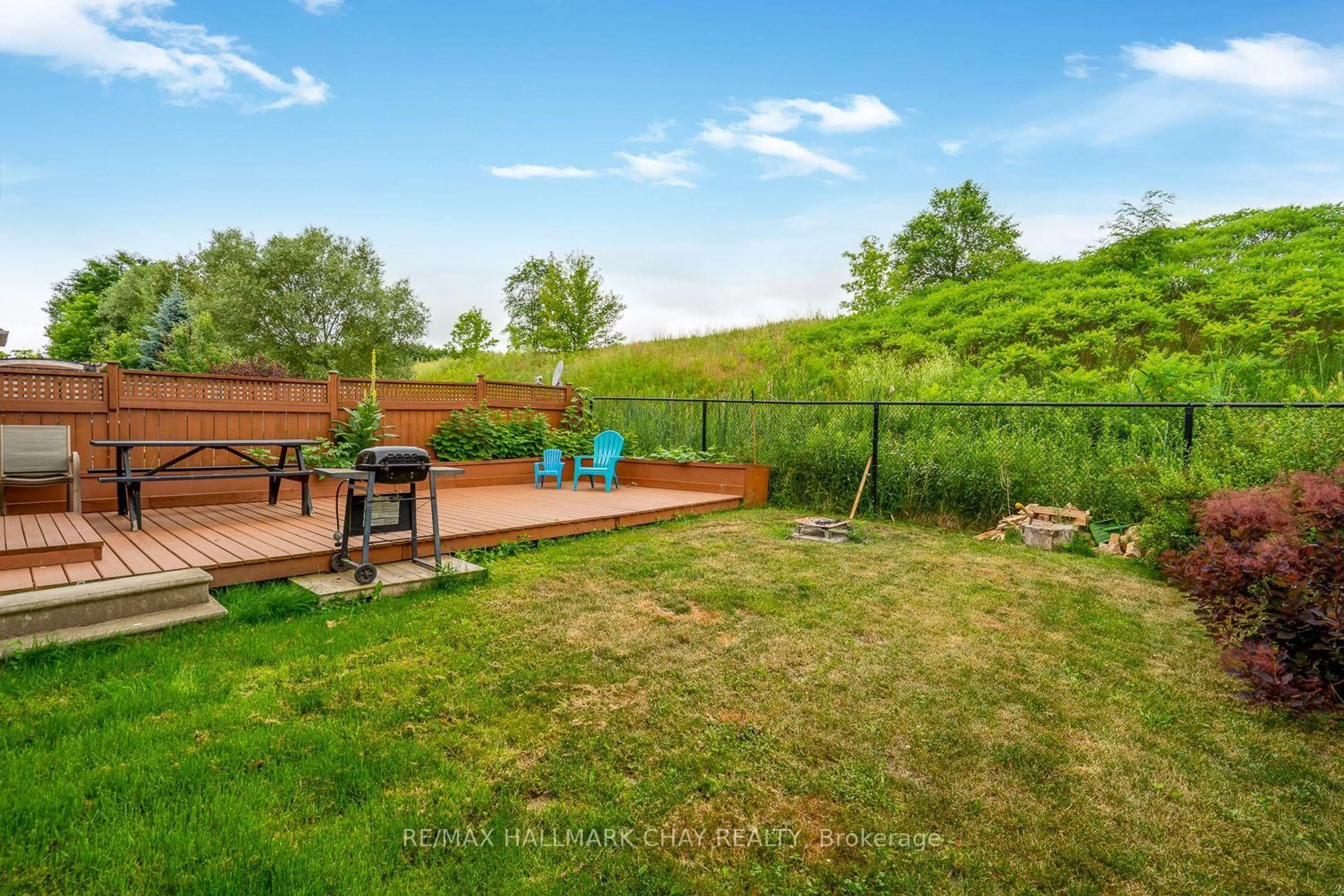 Patio, unknown for 38 Steele St, New Tecumseth Ontario L9R 0E6