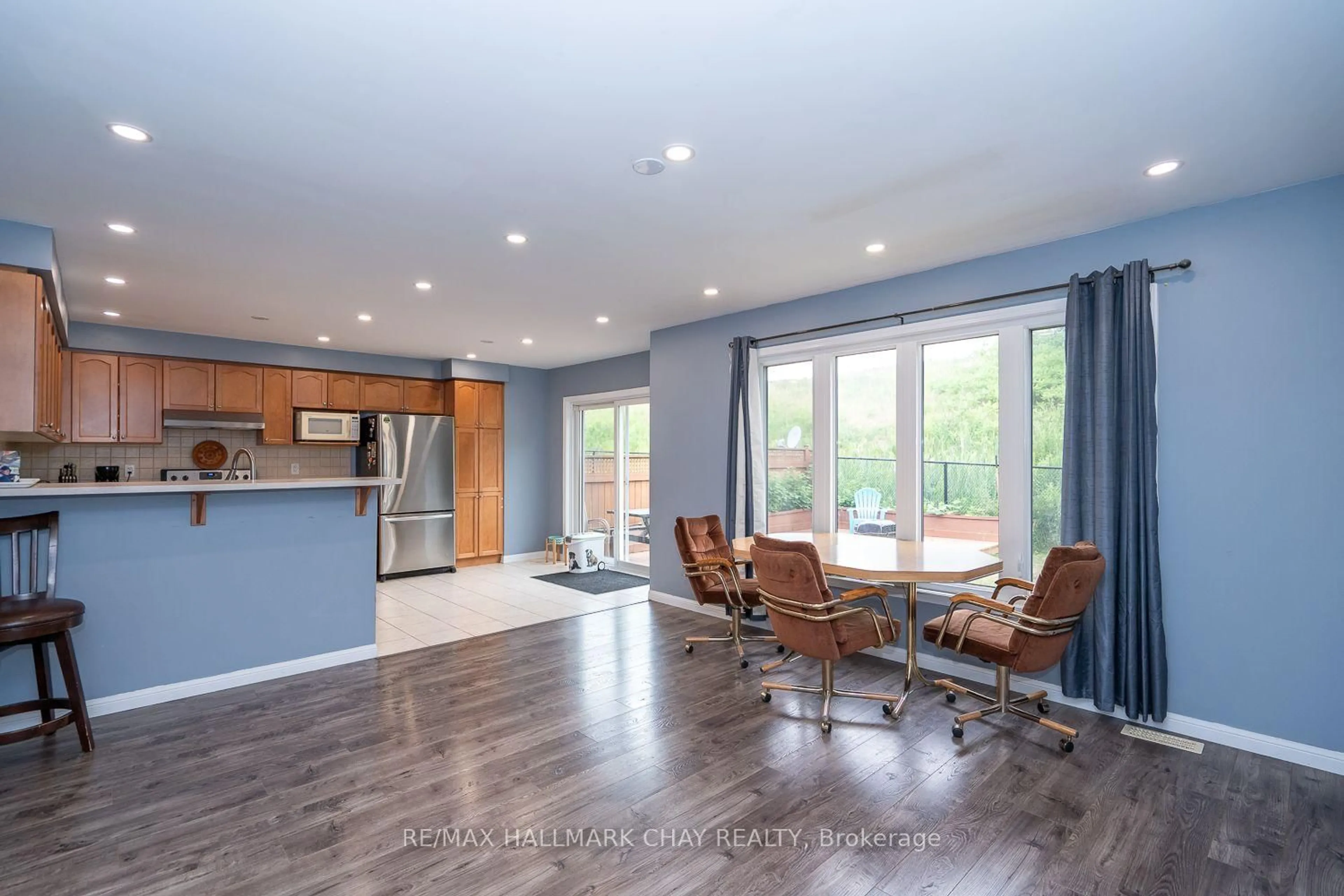 Open concept kitchen, wood/laminate floor for 38 Steele St, New Tecumseth Ontario L9R 0E6