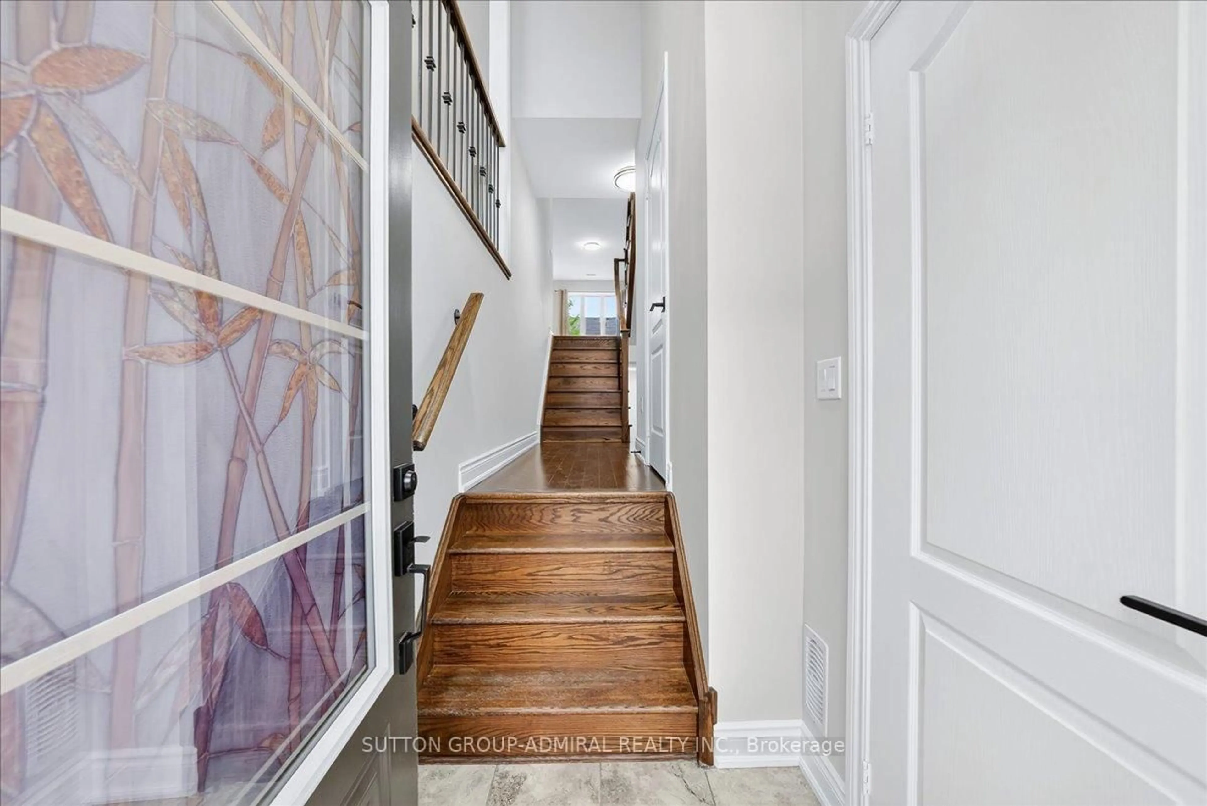 Indoor entryway for 55 Mack Clement Lane, Richmond Hill Ontario L4S 1K7