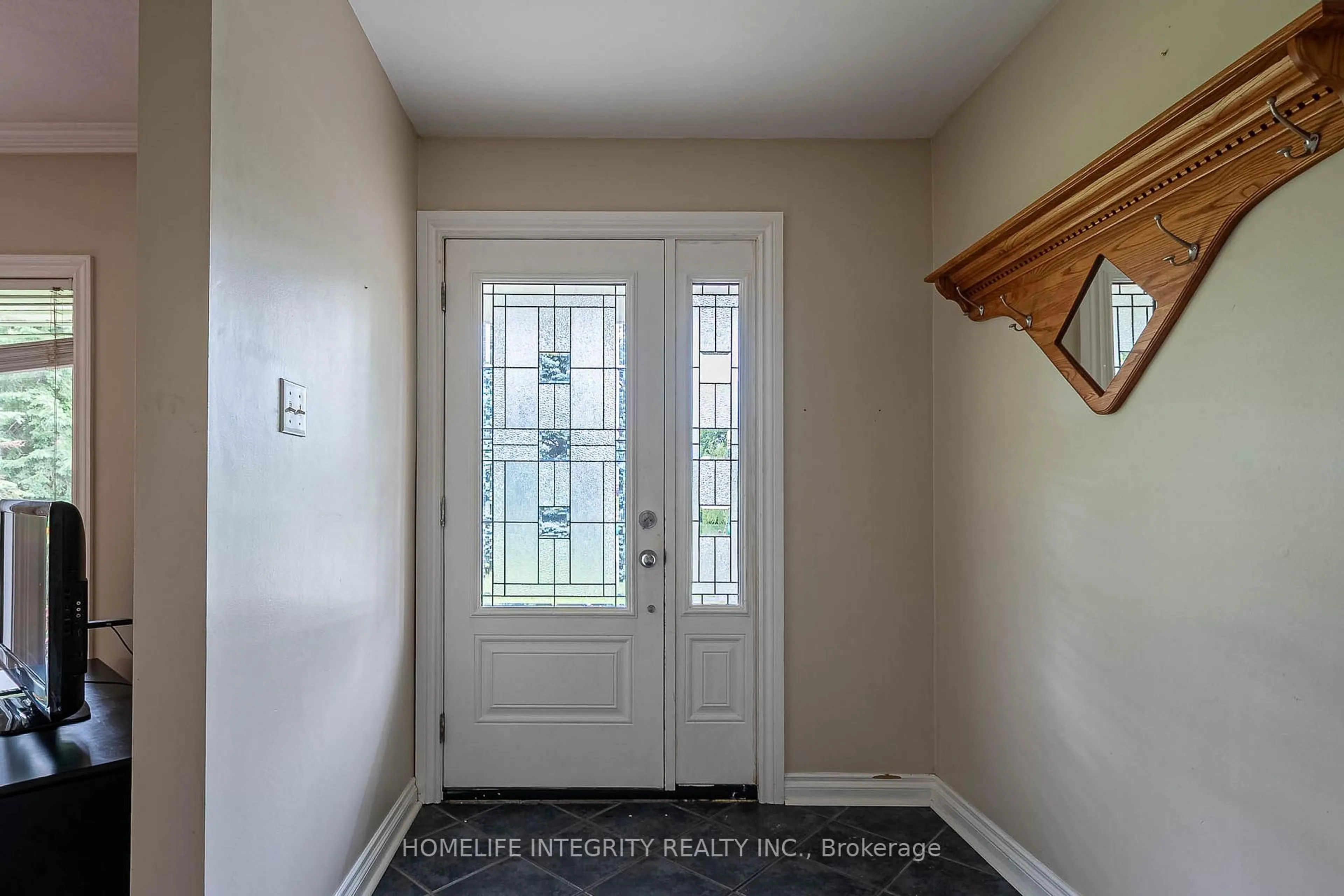Indoor entryway for 19 Jamieson Dr, Adjala-Tosorontio Ontario L0N 1R0