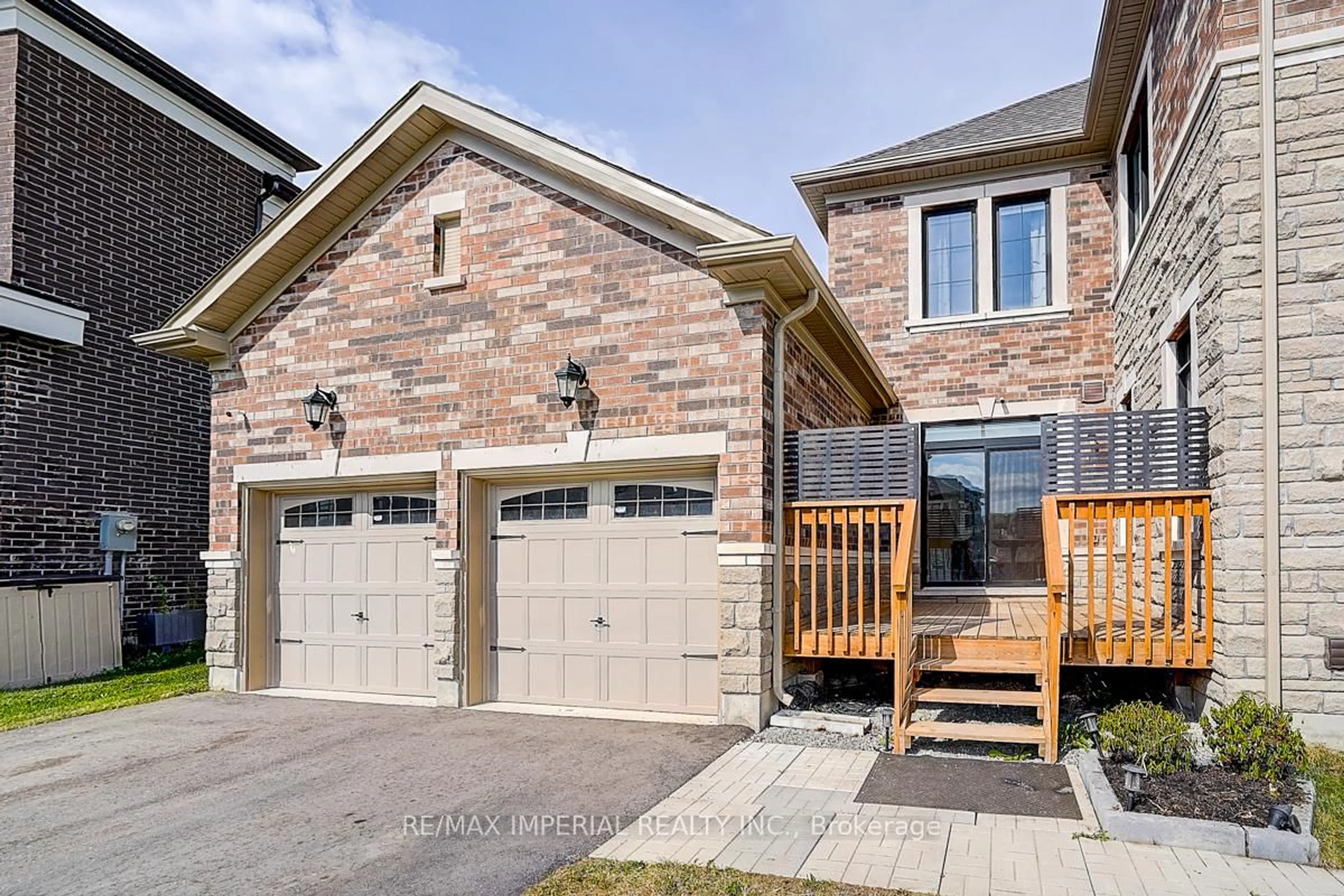 Home with brick exterior material, street for 135 McCague Ave, Richmond Hill Ontario L4S 0M2