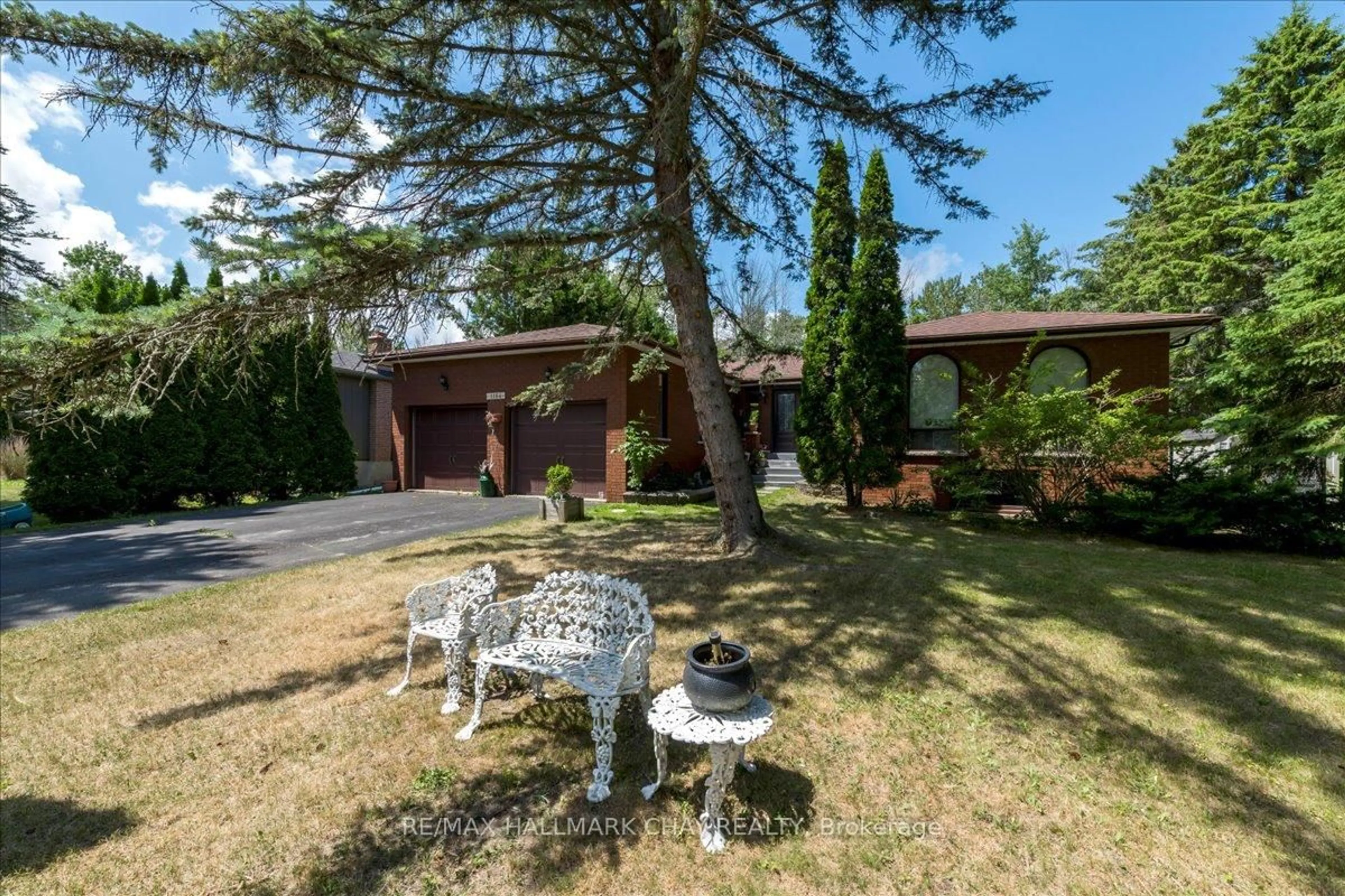 Patio, street for 1164 North Shore Dr, Innisfil Ontario L0L 1R0