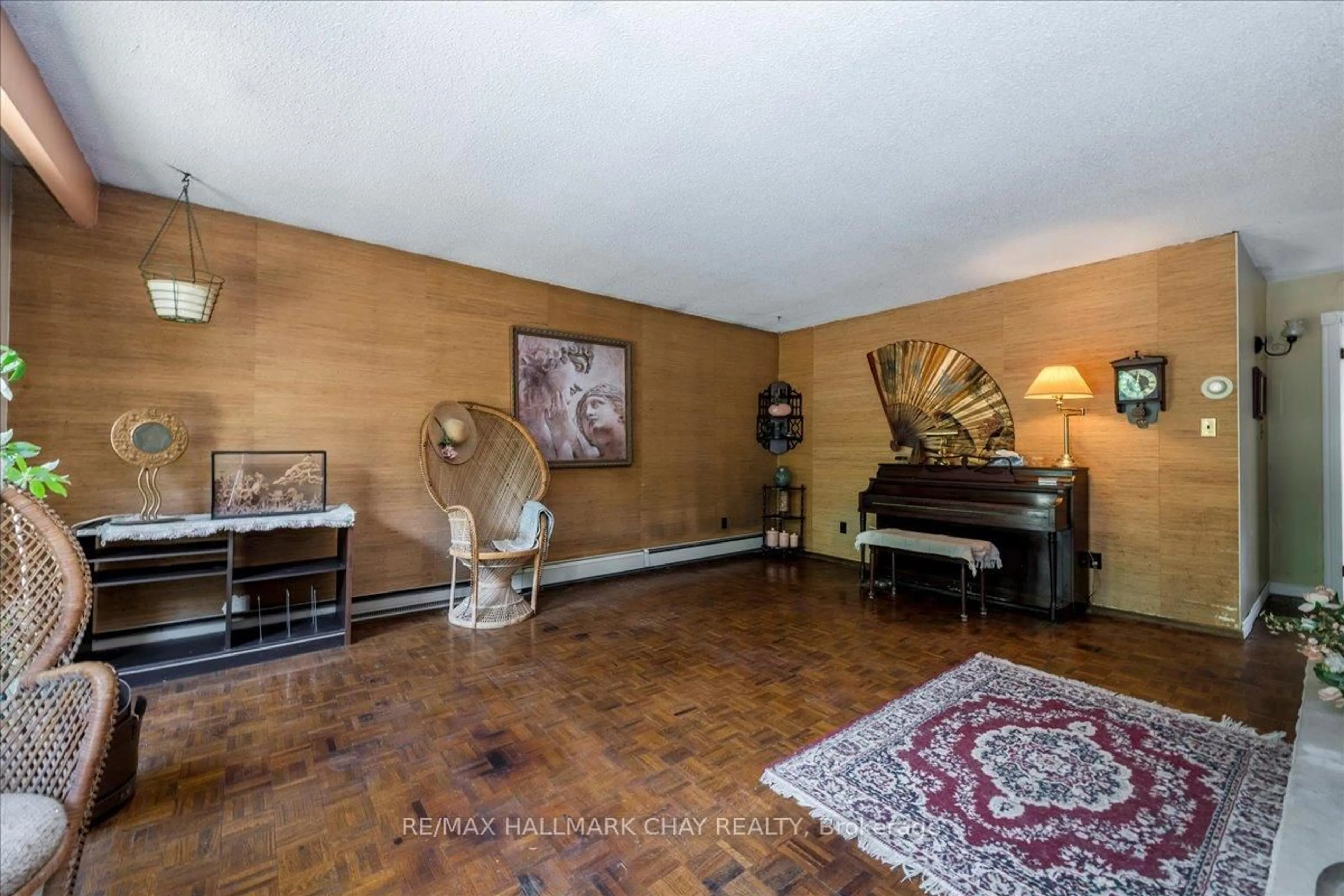 Indoor foyer for 1164 North Shore Dr, Innisfil Ontario L0L 1R0