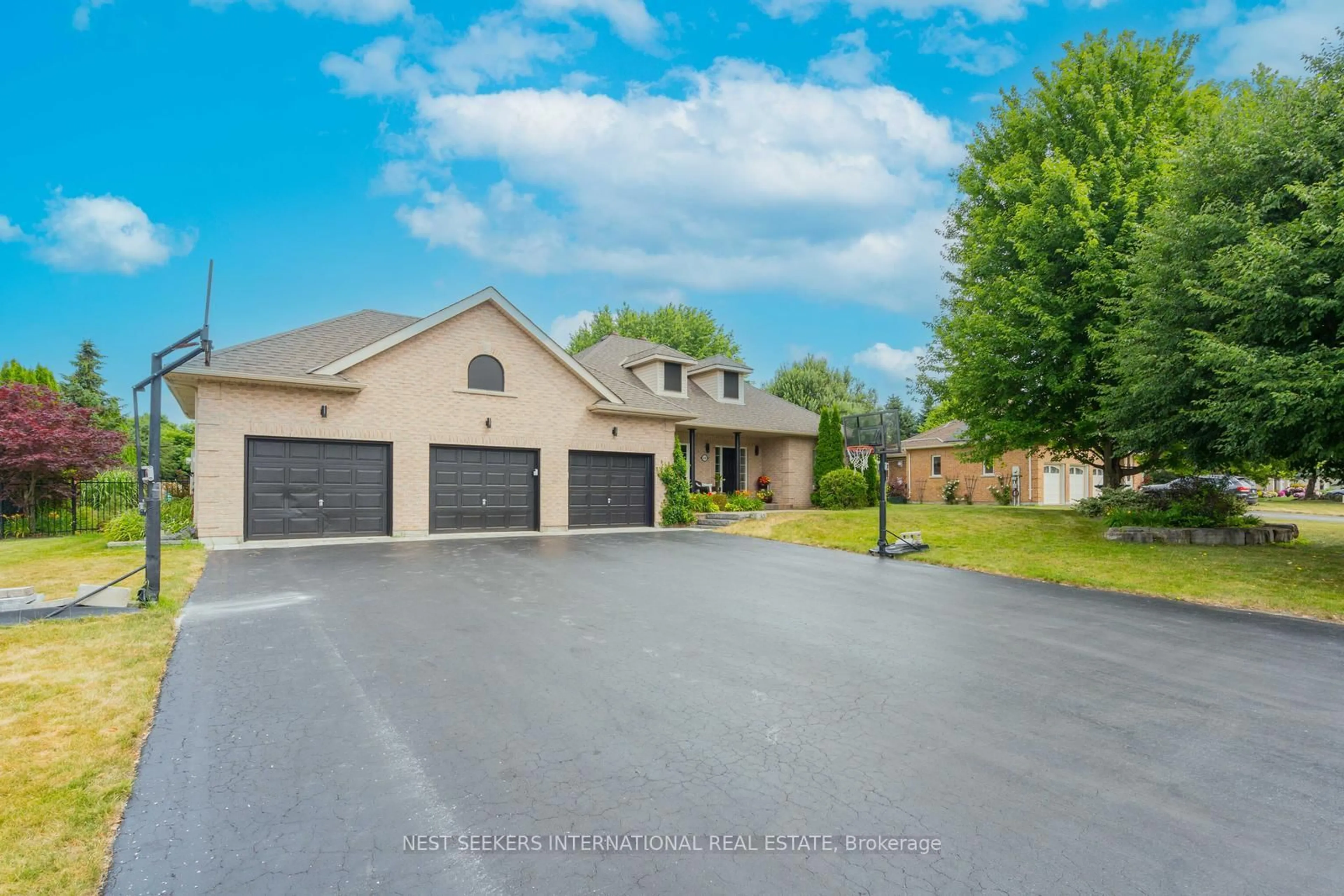 A pic from outside/outdoor area/front of a property/back of a property/a pic from drone, unknown for 114 Ward Ave, East Gwillimbury Ontario L0G 1V0