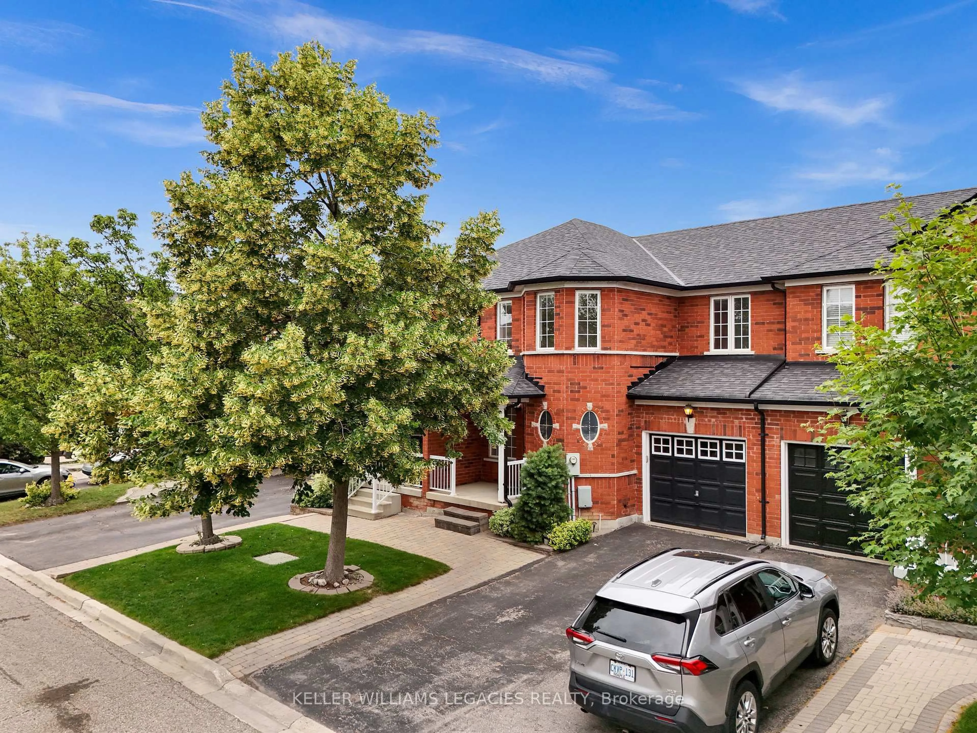 A pic from outside/outdoor area/front of a property/back of a property/a pic from drone, street for 131 Legnano Cres, Vaughan Ontario L4H 2B6