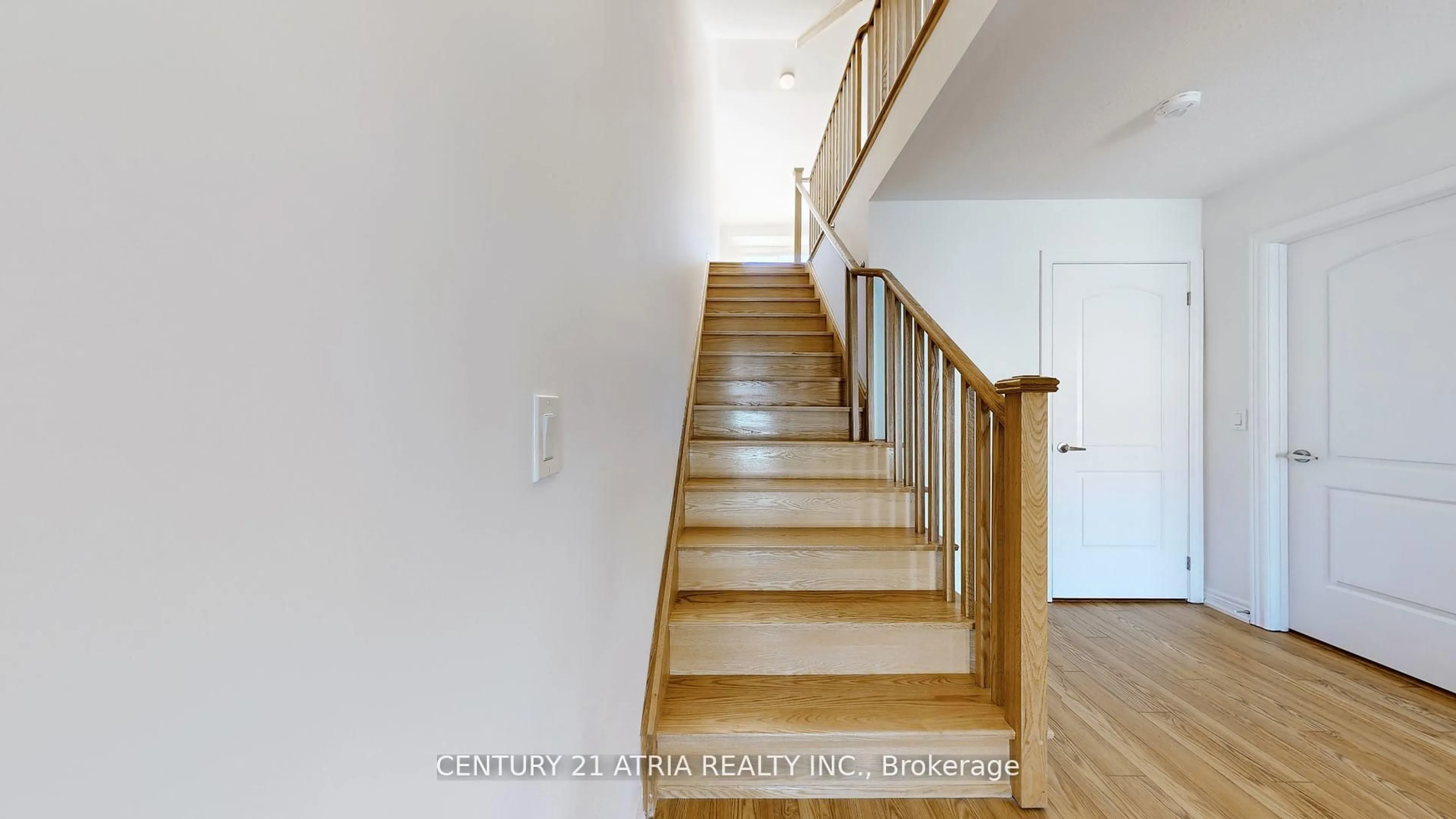 Stairs for 150 Lageer Dr, Whitchurch-Stouffville Ontario L4A 5G2