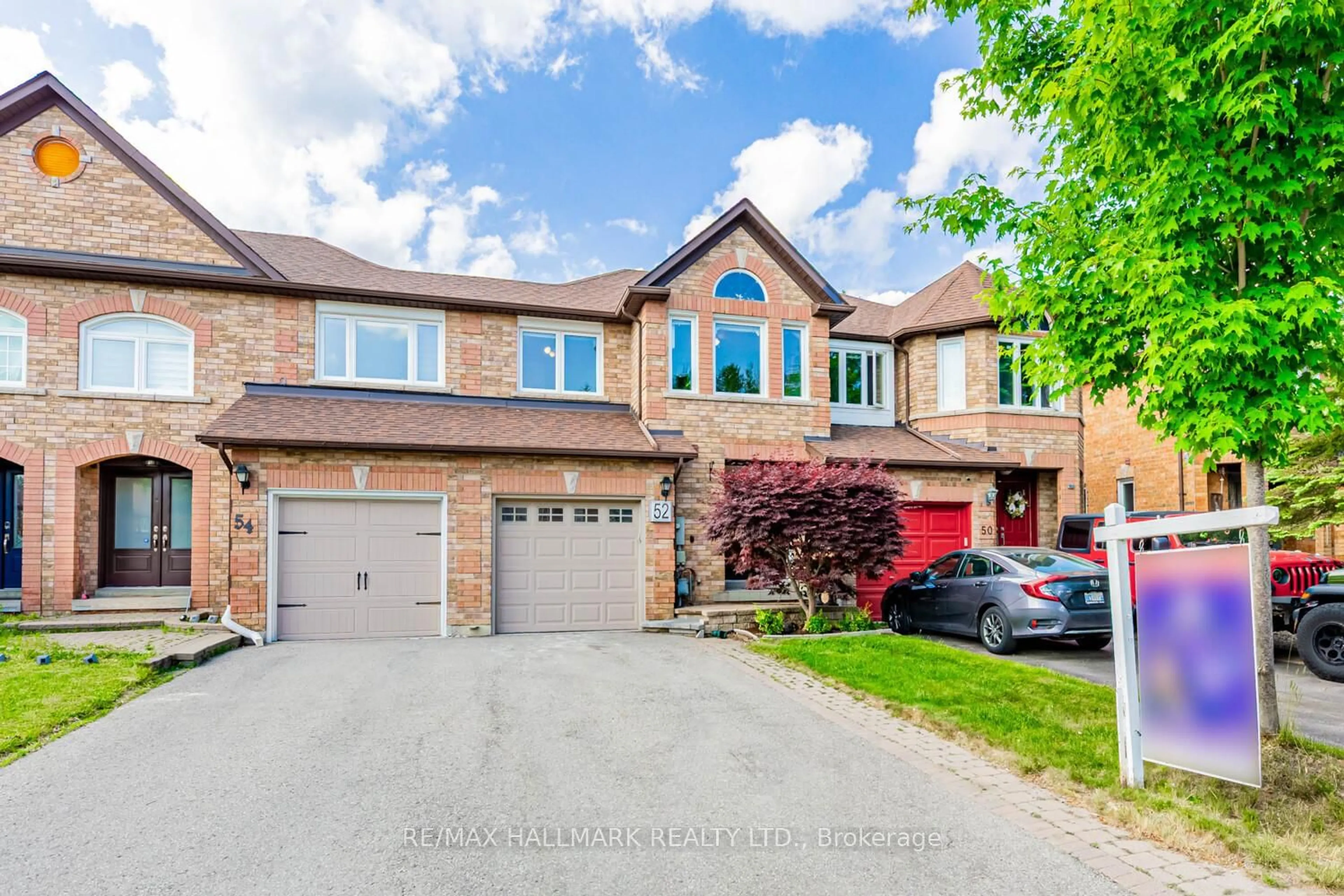 Home with brick exterior material, street for 52 Mistleflower Crt, Richmond Hill Ontario L4E 3T9