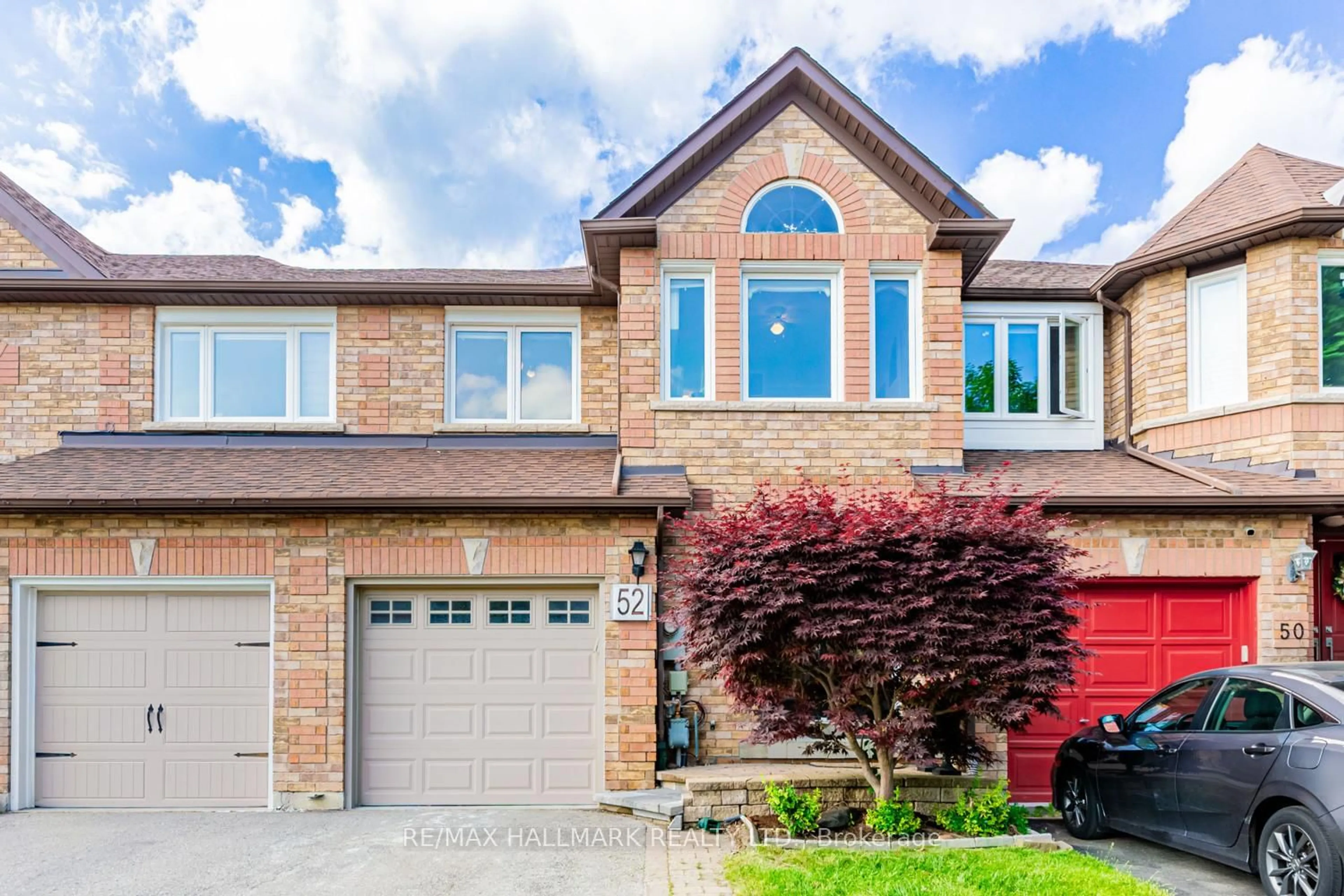 Home with brick exterior material, street for 52 Mistleflower Crt, Richmond Hill Ontario L4E 3T9