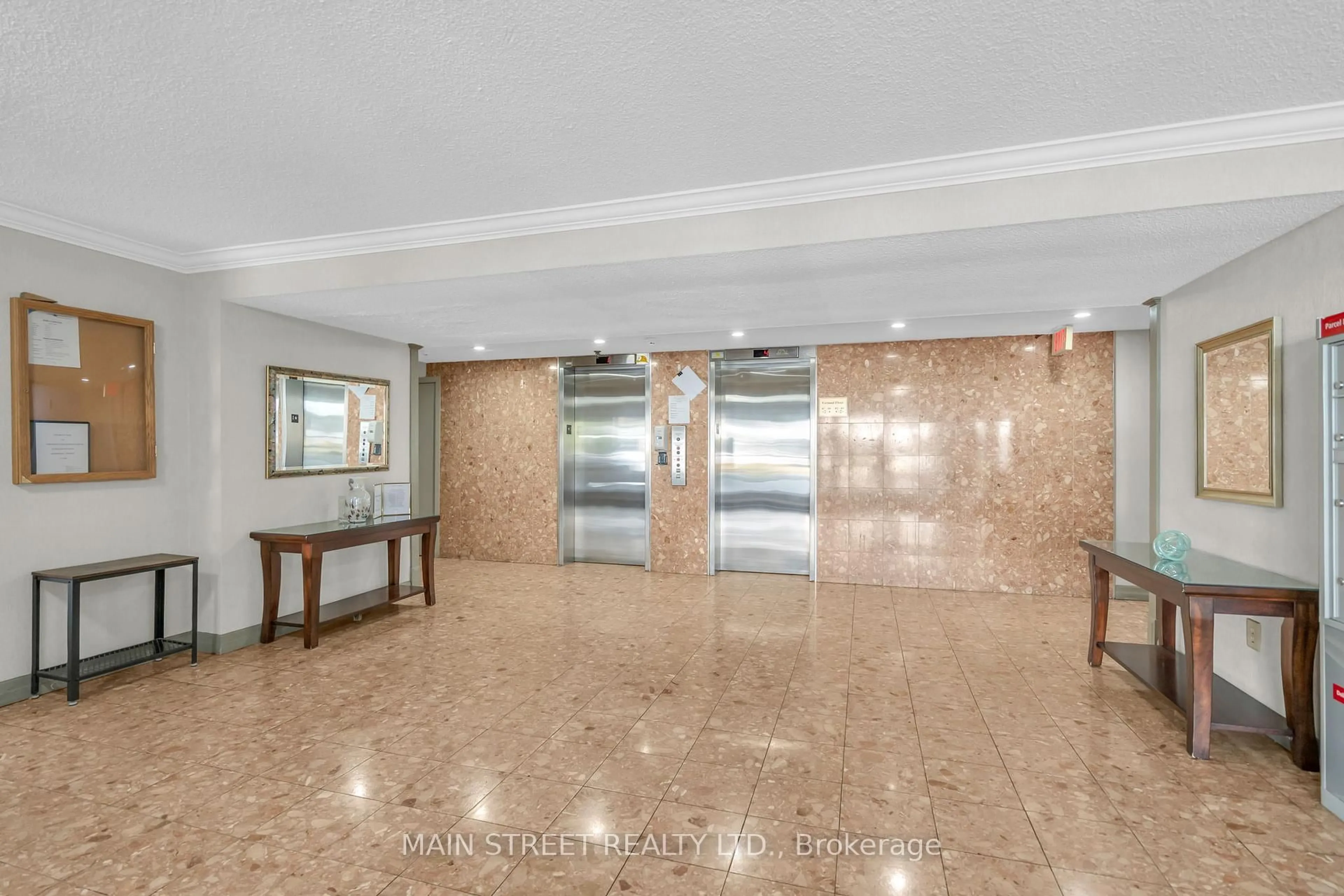 Lobby for 20 William Roe Blvd #504, Newmarket Ontario L3Y 5V6