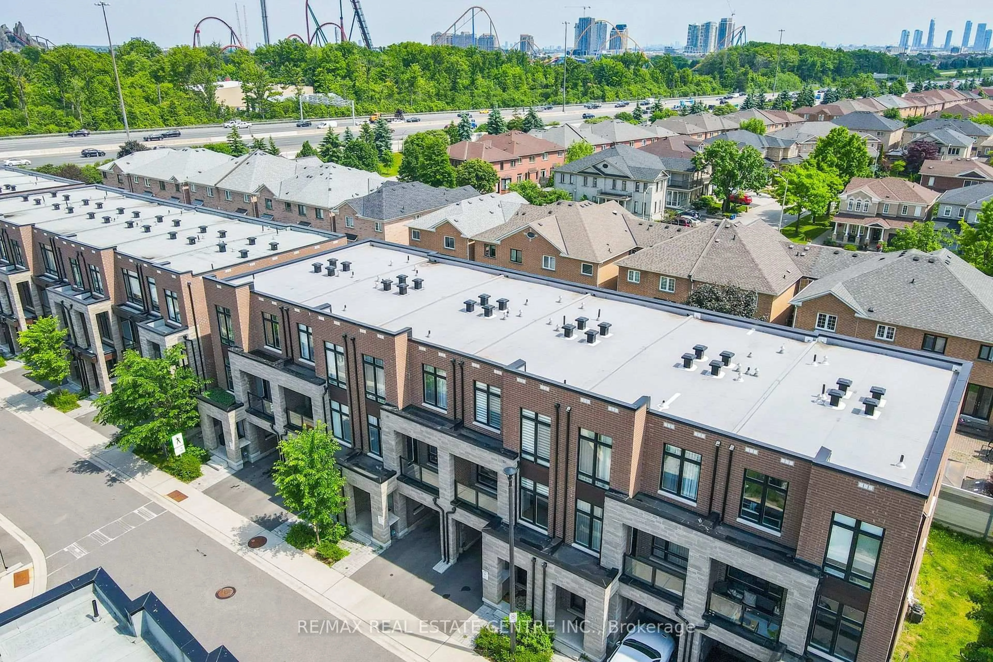 A pic from outside/outdoor area/front of a property/back of a property/a pic from drone, city buildings view from balcony for 53 Benoit St, Vaughan Ontario L4H 4R3