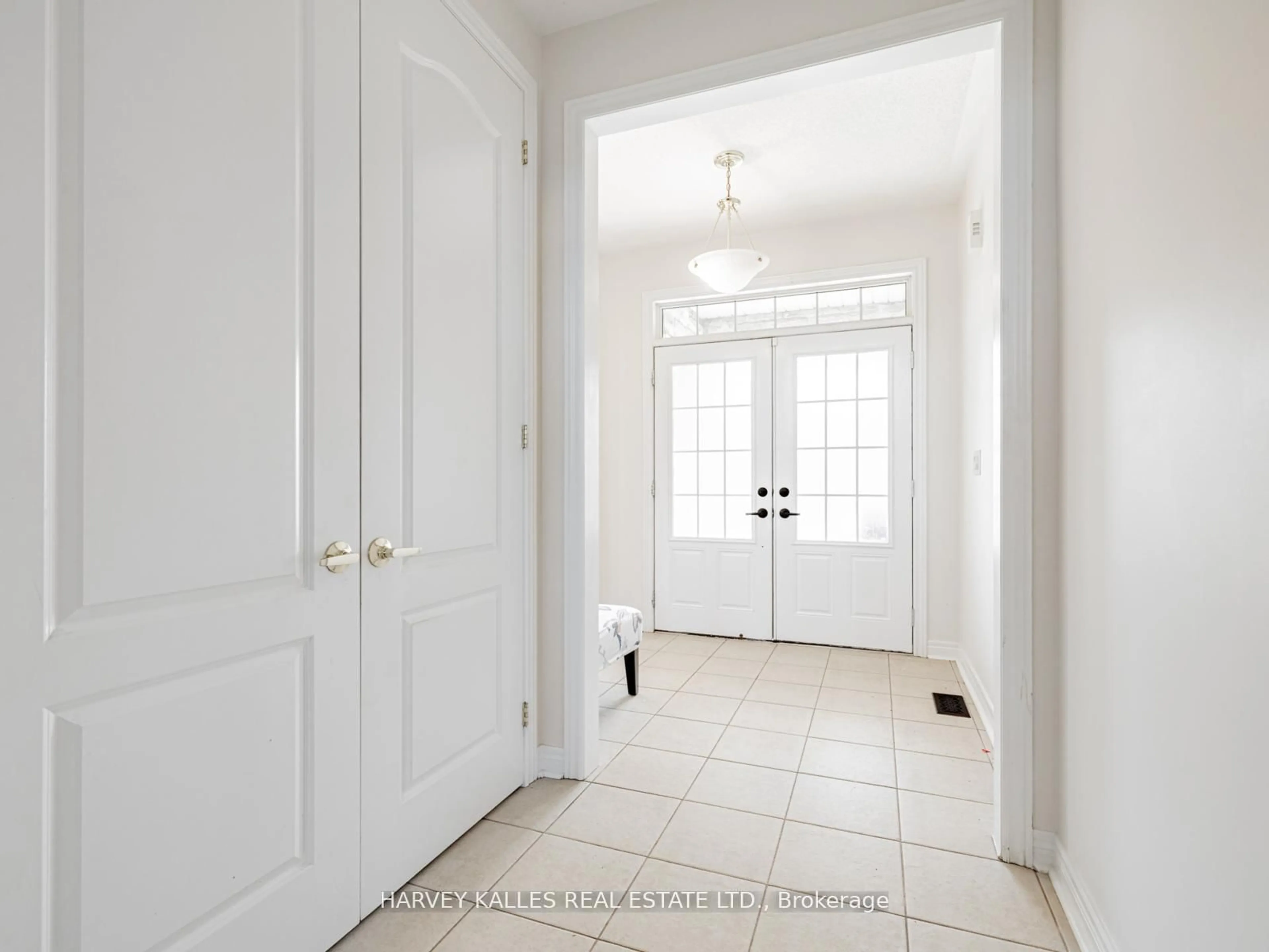 Indoor entryway for 41 William Bowes Blvd, Vaughan Ontario L6A 4B1