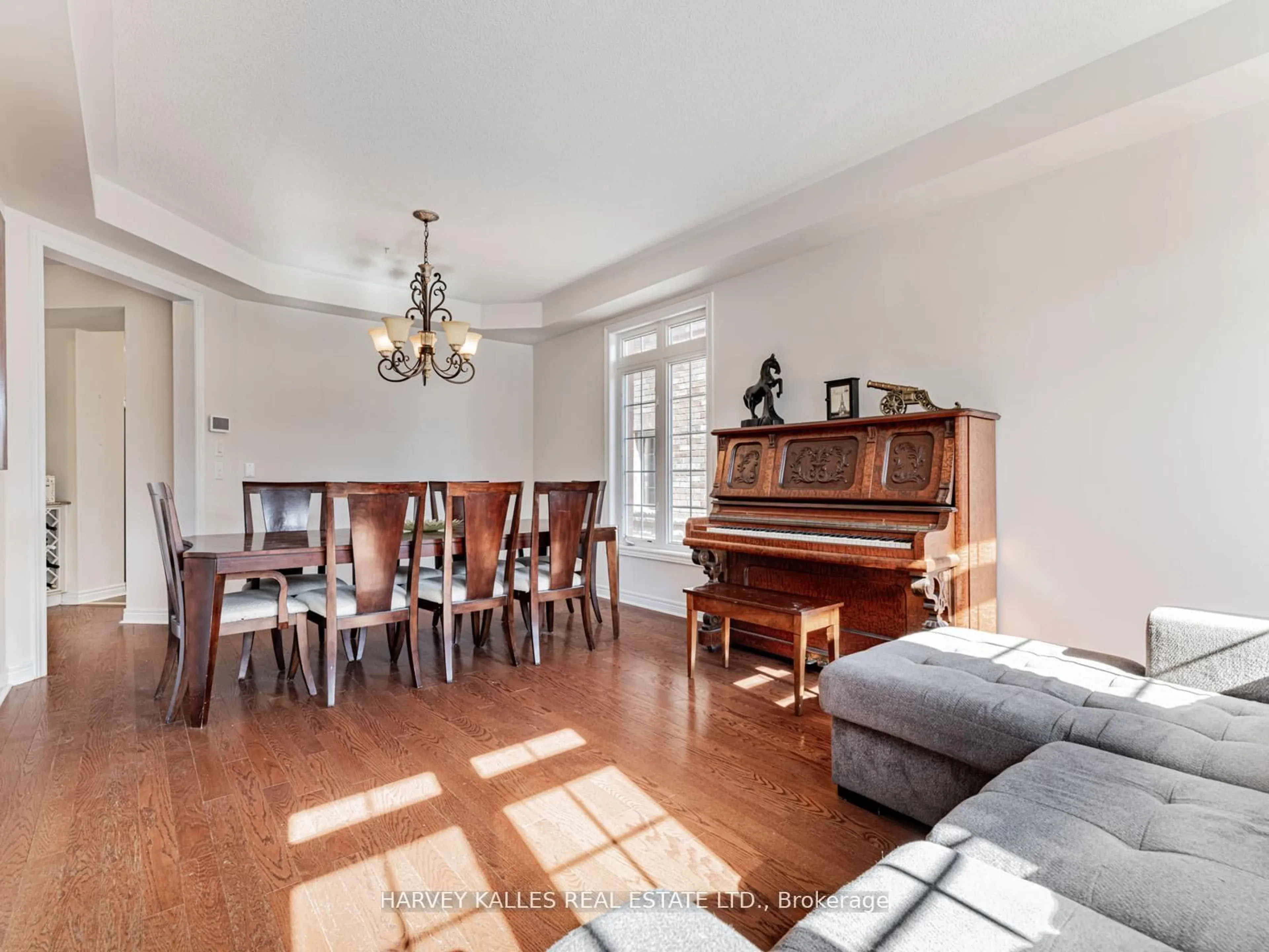 Living room with furniture, wood/laminate floor for 41 William Bowes Blvd, Vaughan Ontario L6A 4B1
