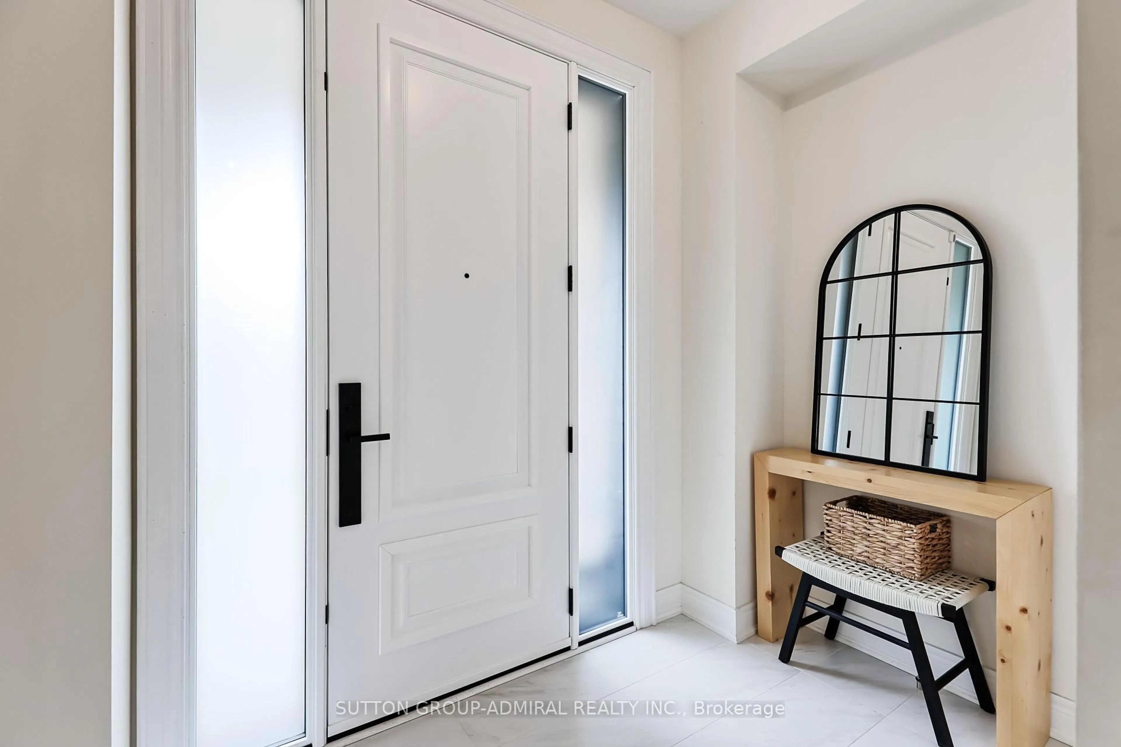 Indoor entryway for 72 Drizzel Cres, Richmond Hill Ontario L4E 1G8