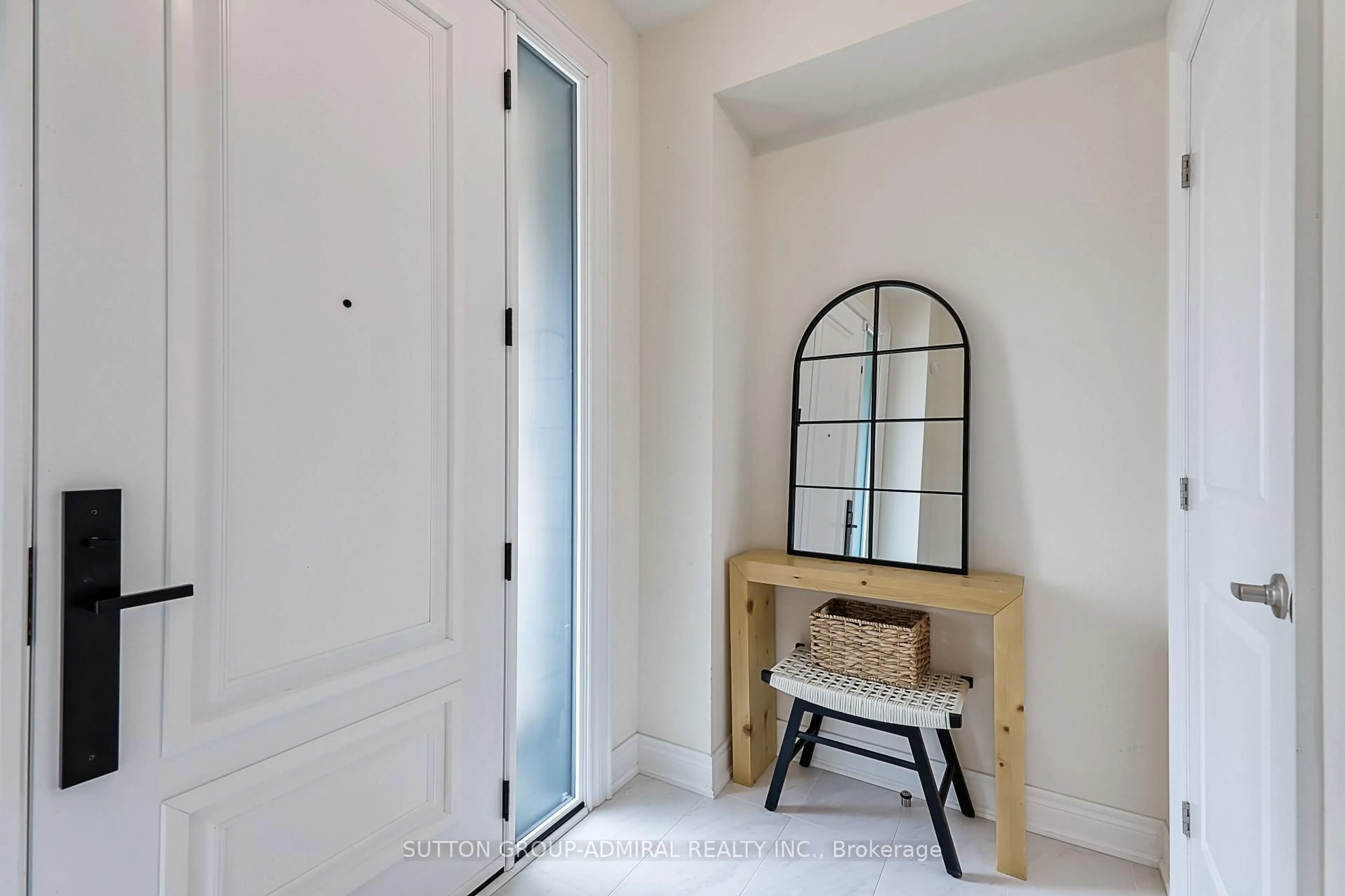 Indoor entryway for 72 Drizzel Cres, Richmond Hill Ontario L4E 1G8