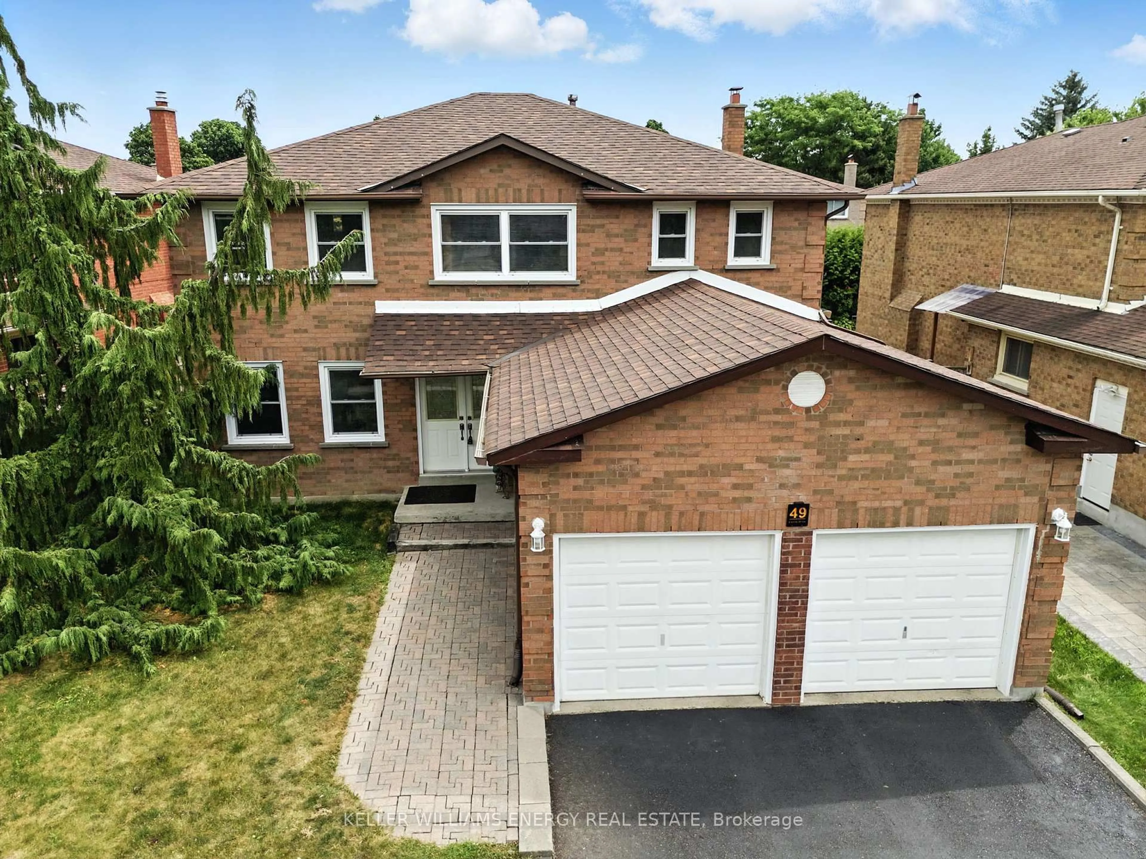 A pic from outside/outdoor area/front of a property/back of a property/a pic from drone, street for 49 Cairns Dr, Markham Ontario L3P 6G9