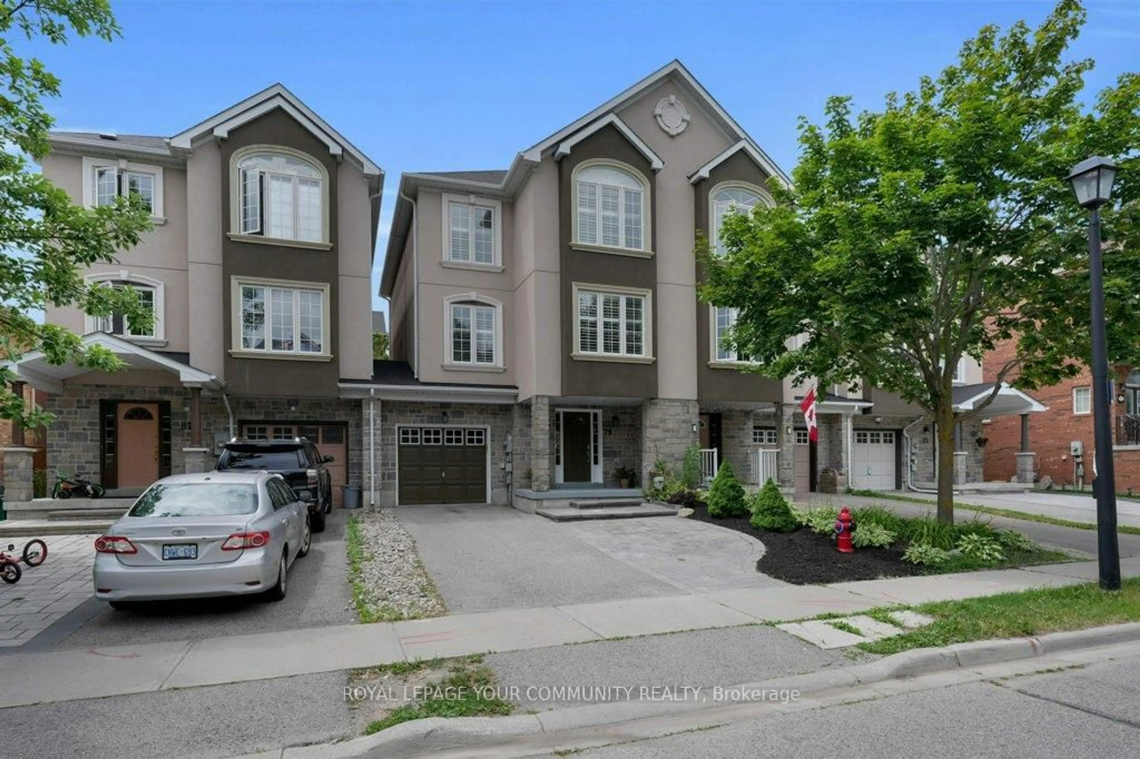 A pic from outside/outdoor area/front of a property/back of a property/a pic from drone, street for 79 Gail Parks Cres, Newmarket Ontario L3X 3B9