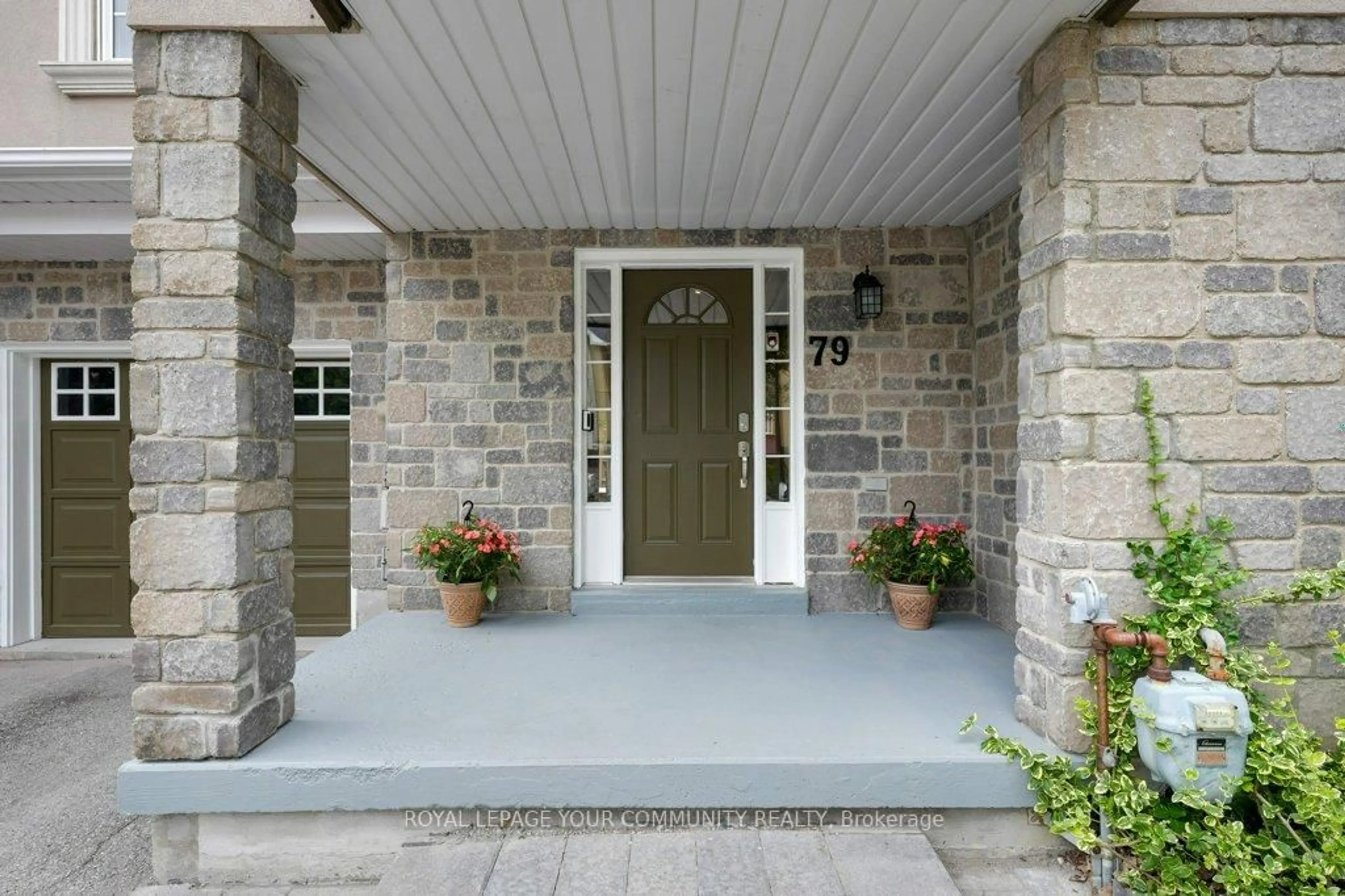 Indoor entryway for 79 Gail Parks Cres, Newmarket Ontario L3X 3B9
