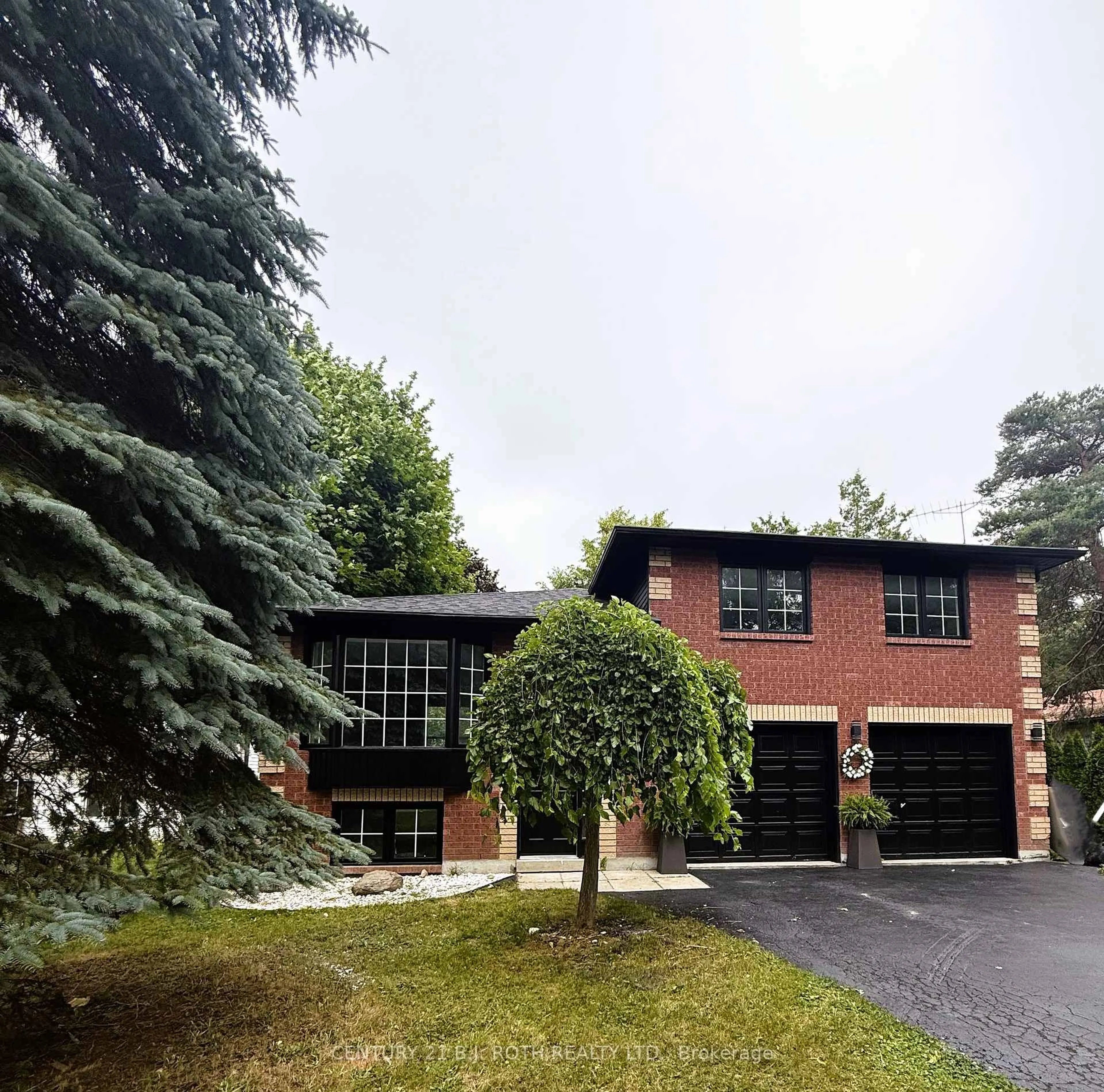 Home with brick exterior material, unknown for 2155 Raynor Crt, Innisfil Ontario L0L 2M0