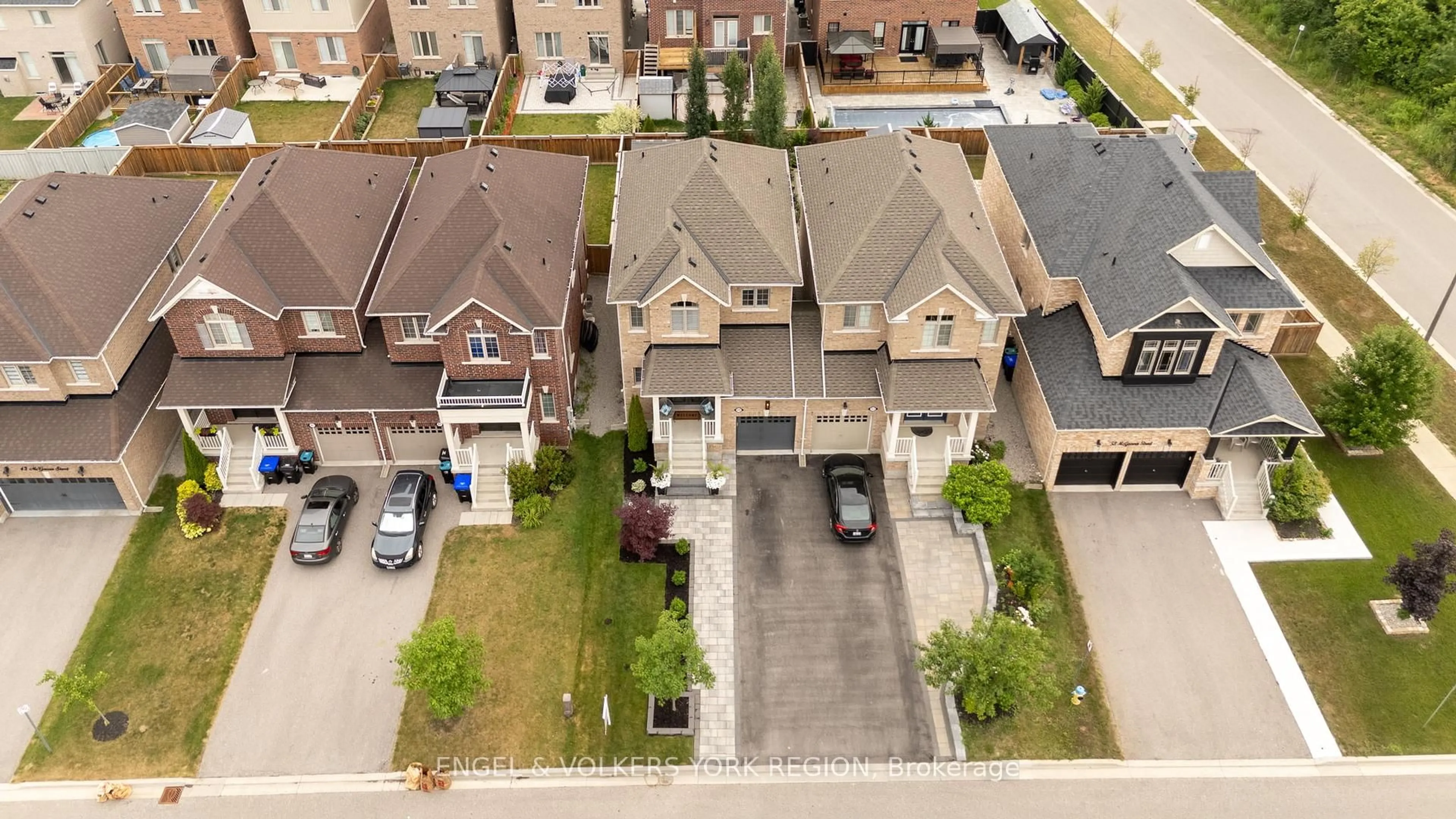 A pic from outside/outdoor area/front of a property/back of a property/a pic from drone, street for 49 McGovern St, New Tecumseth Ontario L0G 1W0