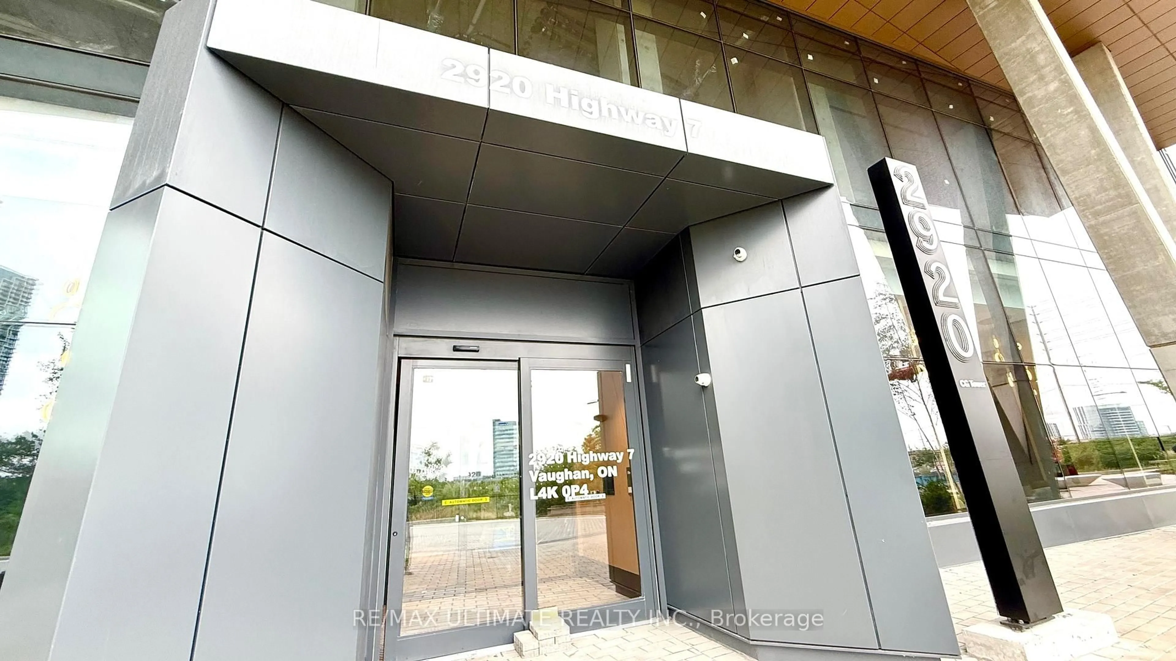 Indoor foyer for 2920 Highway 7 Rd #5603, Vaughan Ontario L4K 0P4