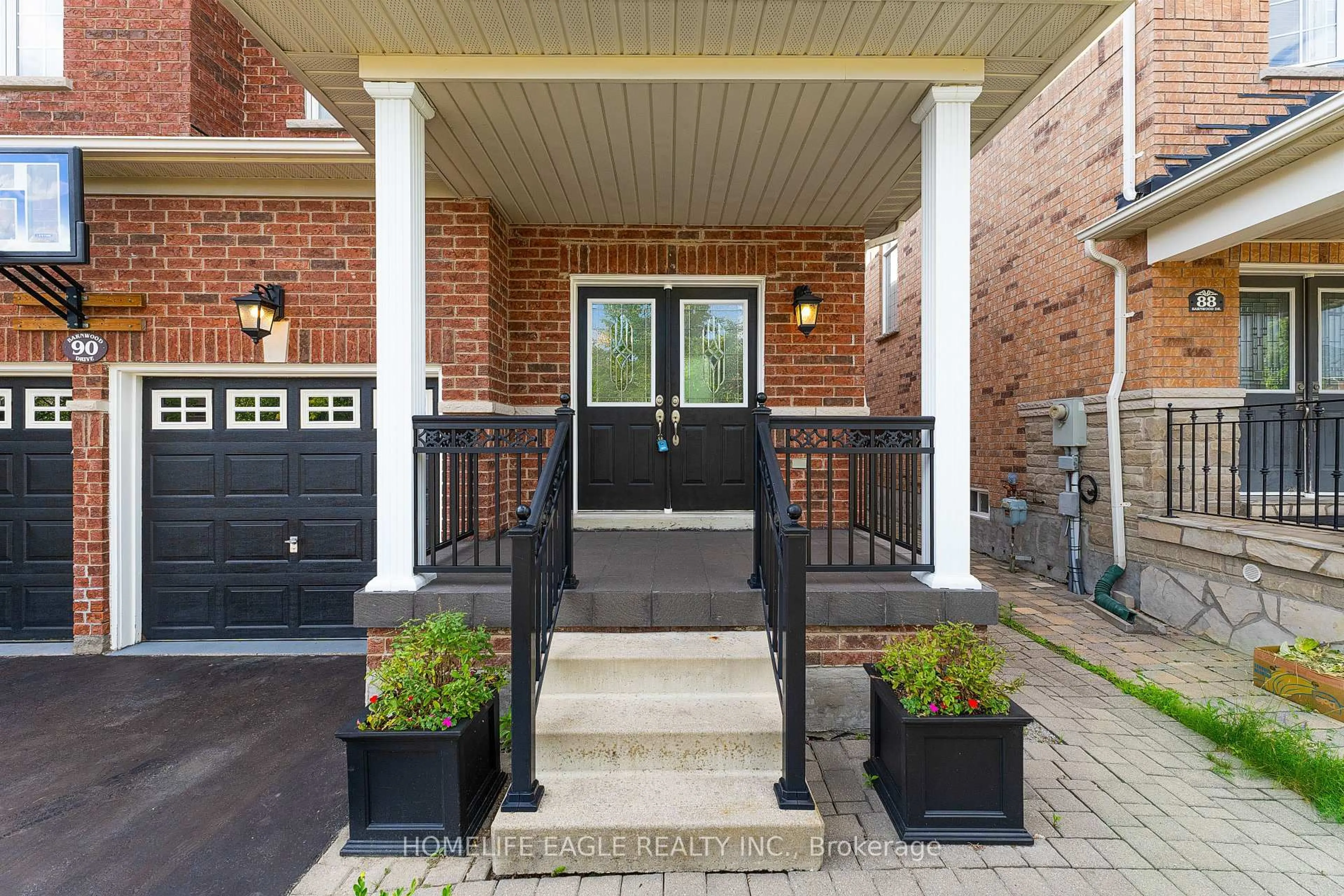 Home with brick exterior material, street for 90 Barnwood Dr, Richmond Hill Ontario L4E 5A2