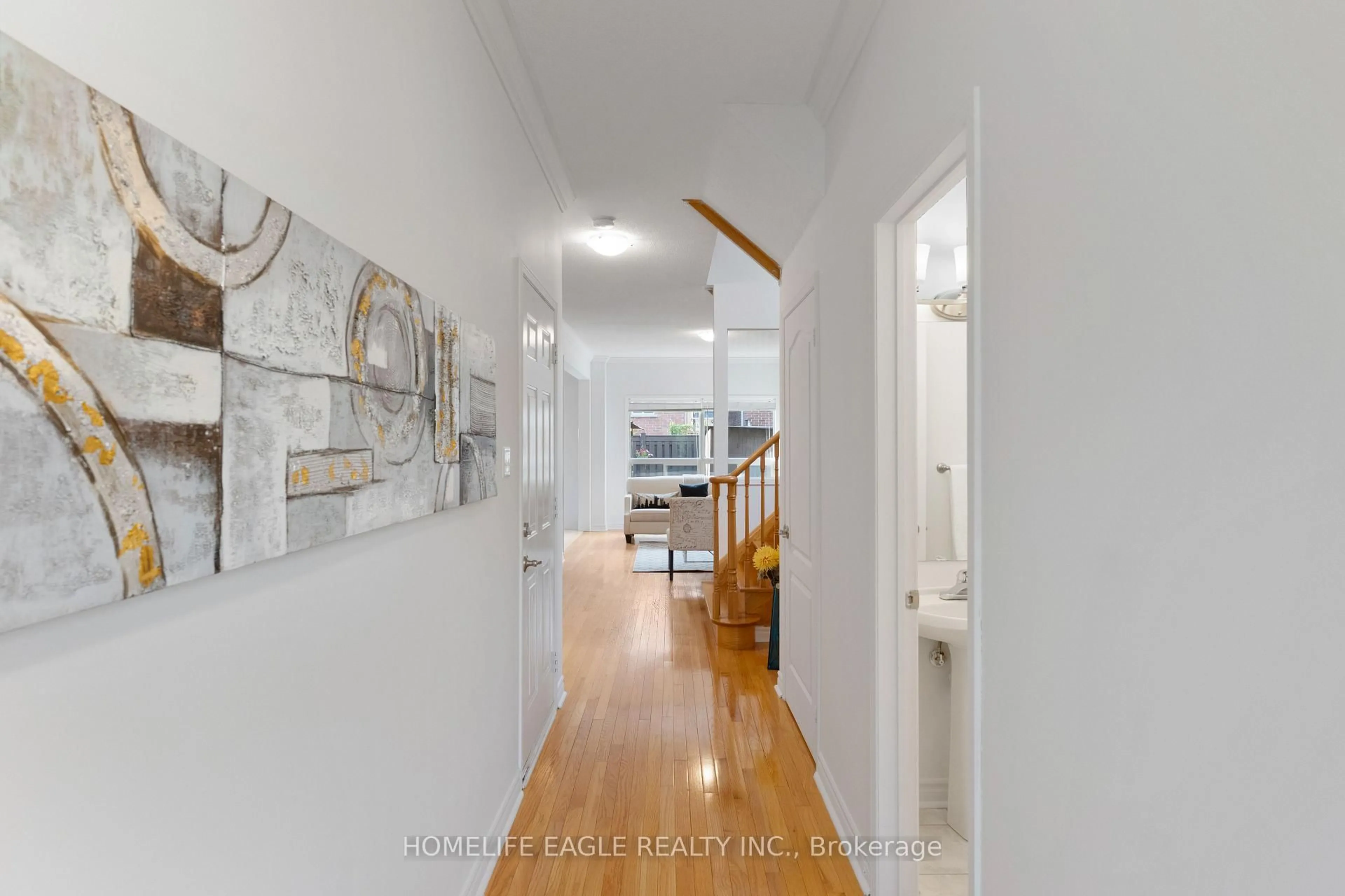 Indoor entryway for 90 Barnwood Dr, Richmond Hill Ontario L4E 5A2