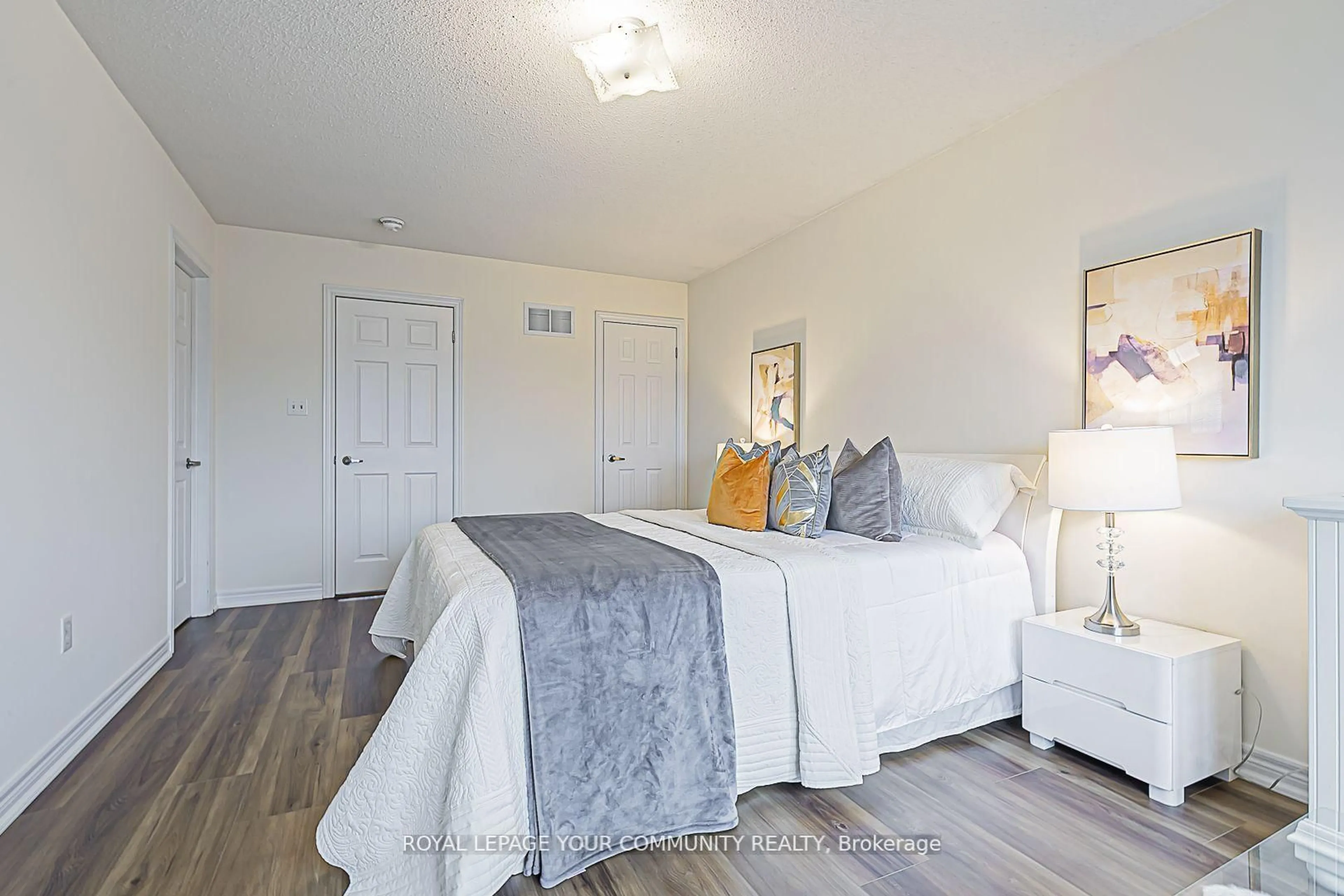 Bedroom with bed, unknown for 16 Collin Crt, Richmond Hill Ontario L4E 0X6