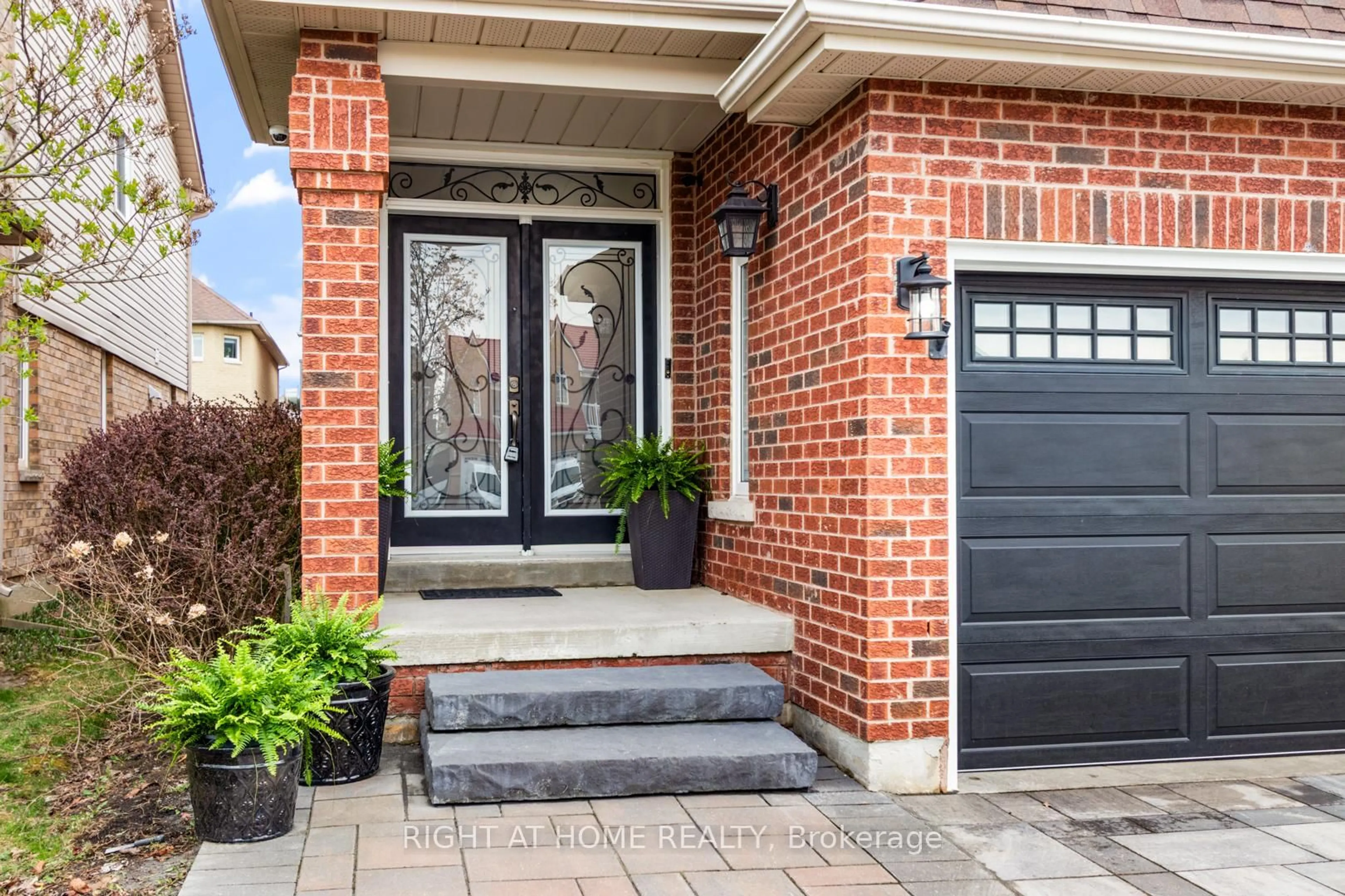 Home with brick exterior material, street for 609 Mcbean Ave, Newmarket Ontario L3X 2L5
