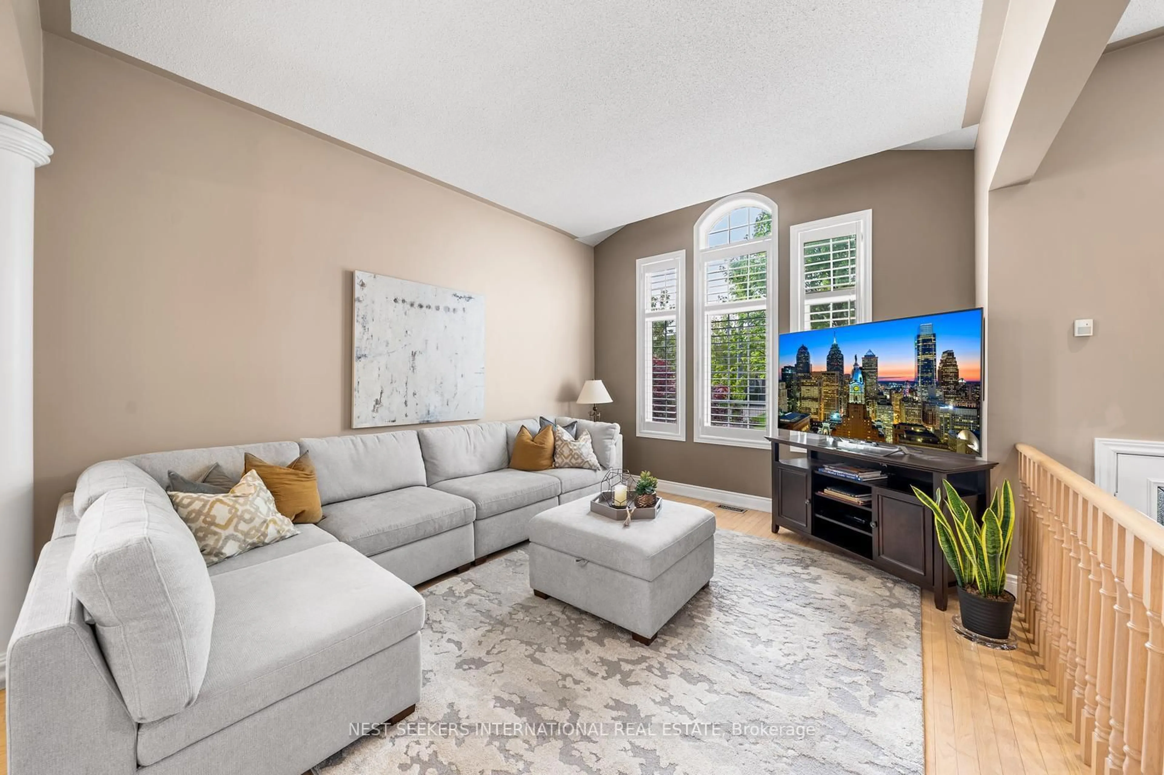 Living room with furniture, unknown for 28 Poplar Dr, Richmond Hill Ontario L4E 2Y4
