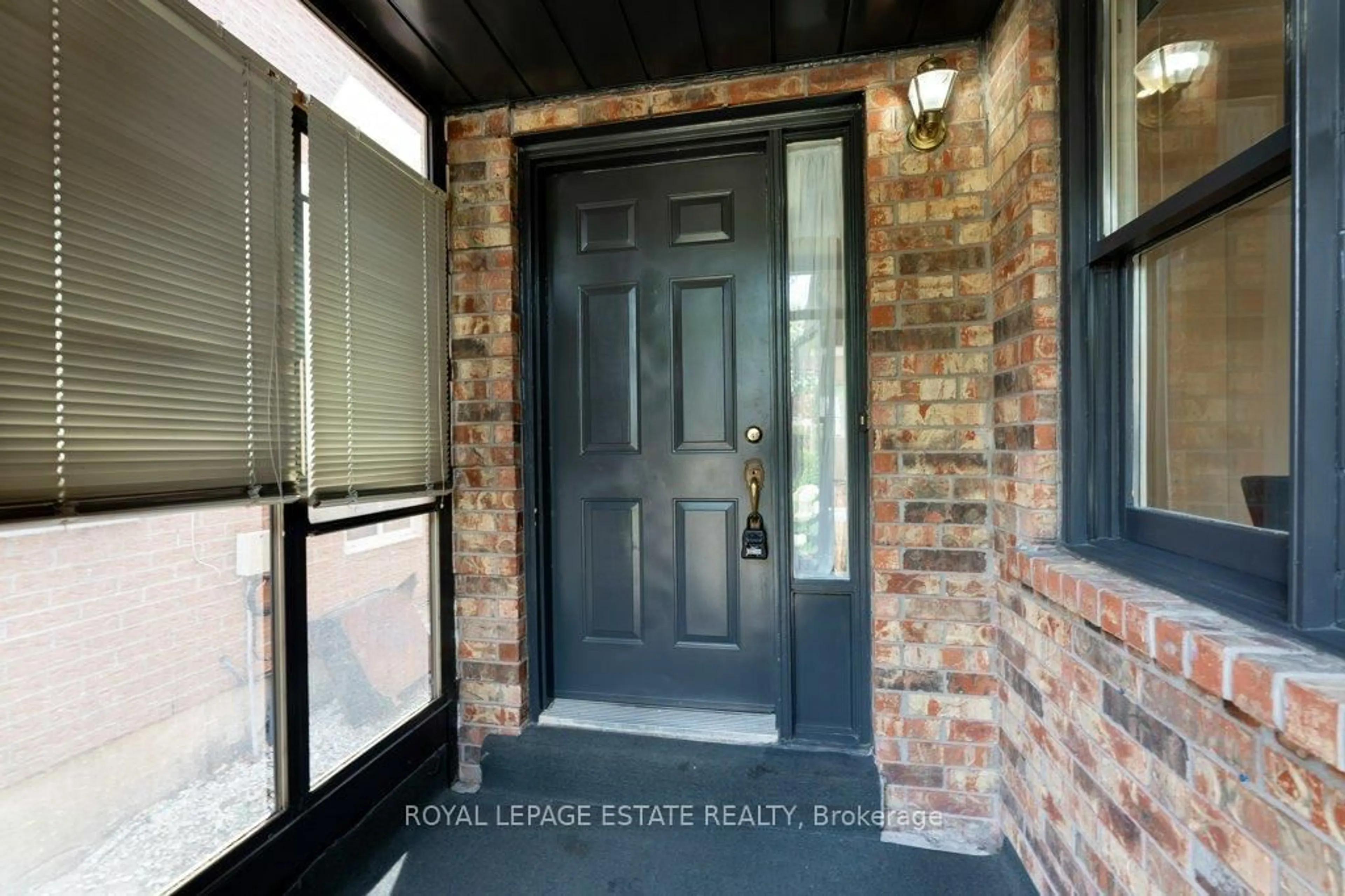 Indoor entryway for 241 Rosedale Heights Dr, Vaughan Ontario L4J 6Y3