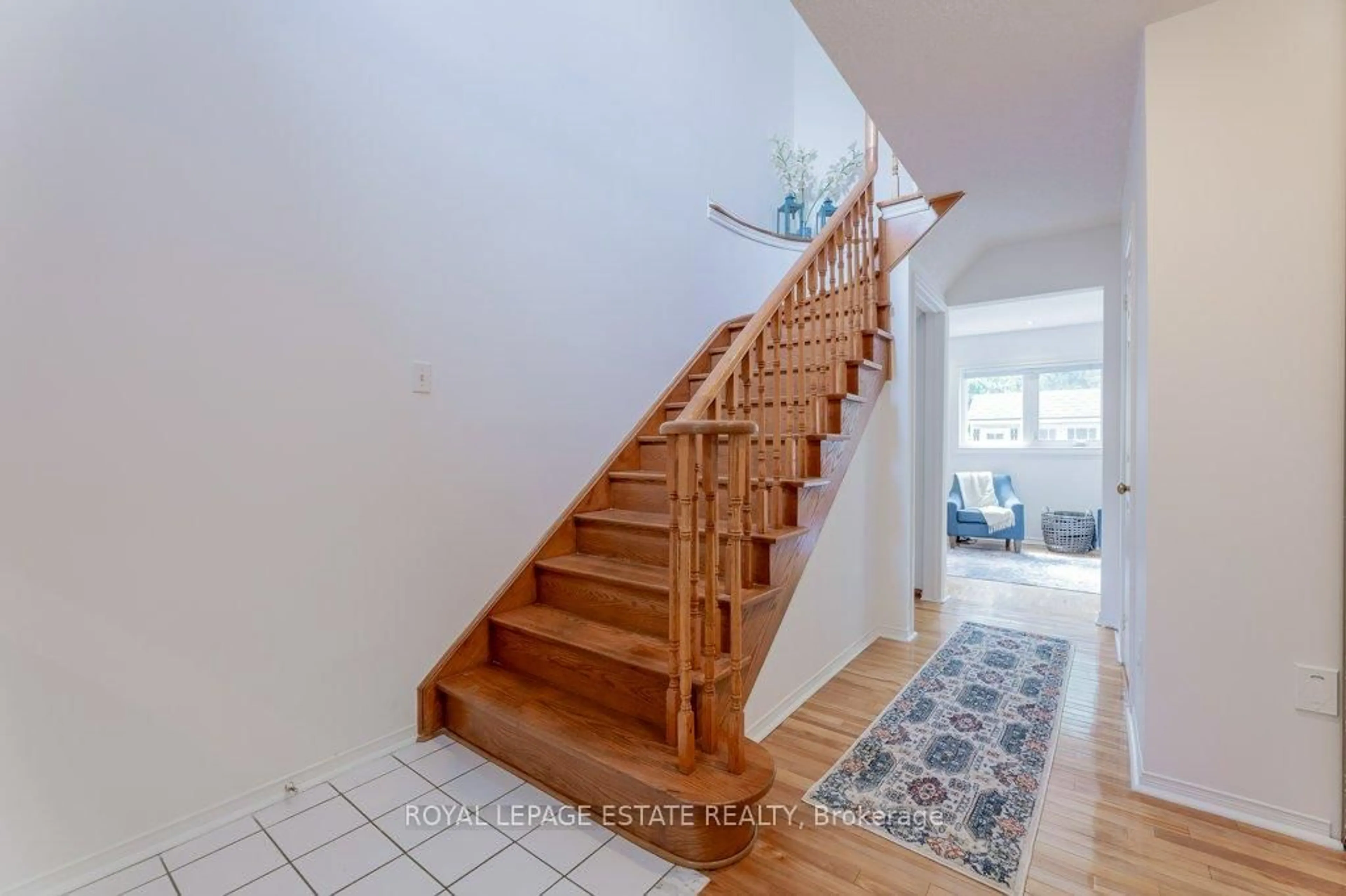 Stairs for 241 Rosedale Heights Dr, Vaughan Ontario L4J 6Y3