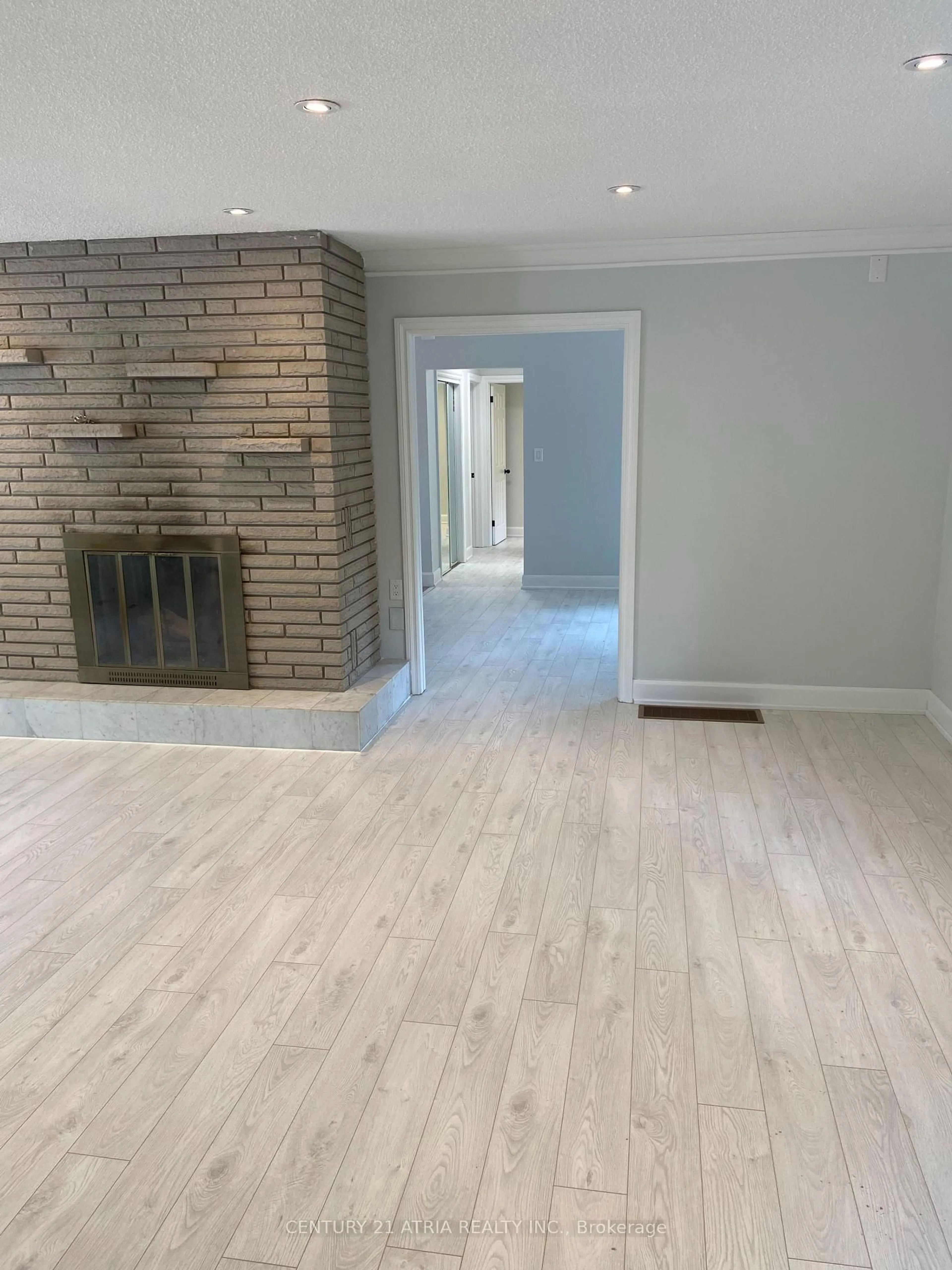 A pic of a room for 27 Waterbend Dr, Georgina Ontario L4P 2S3